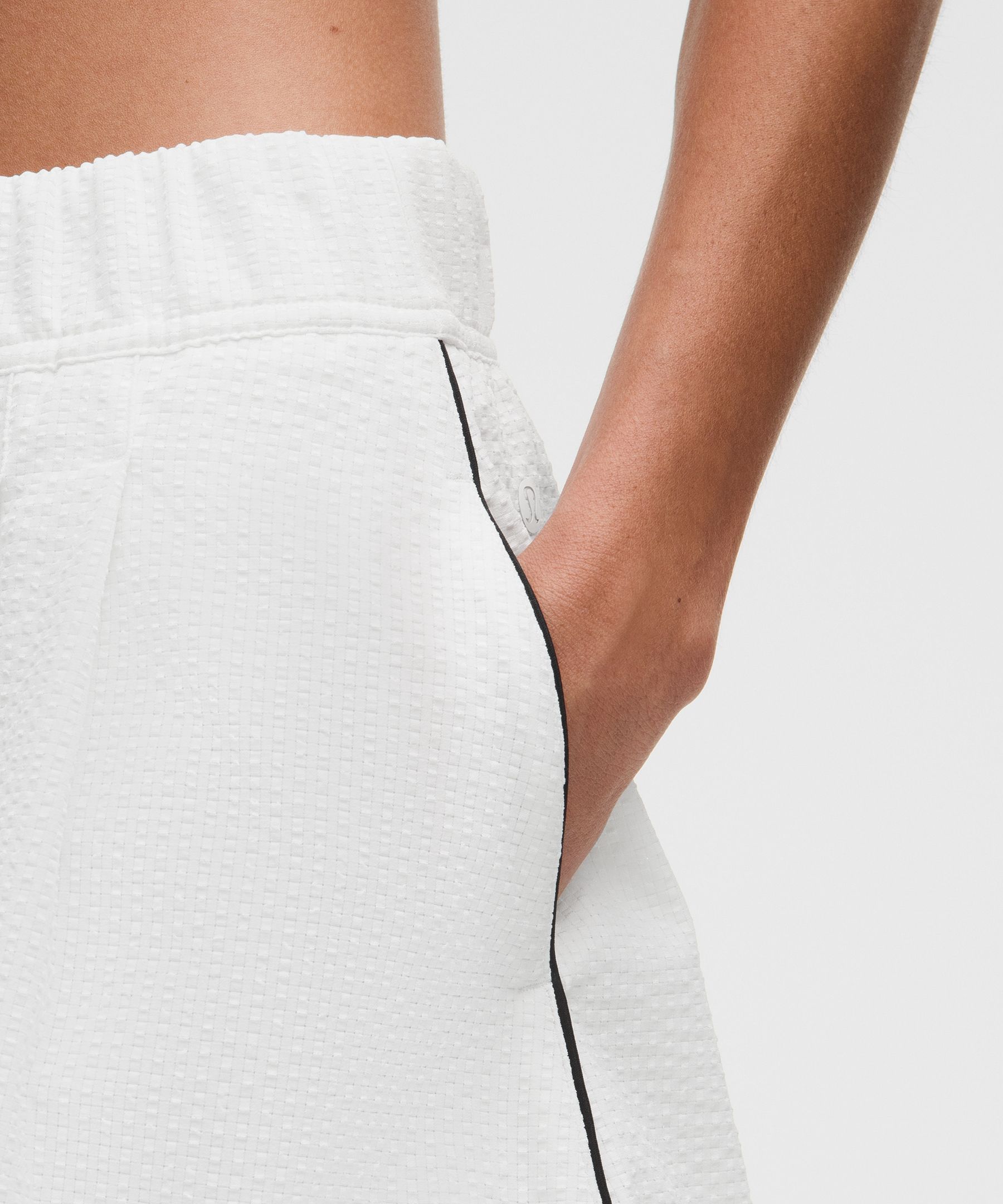 Seersucker WovenAir High-Rise Pleated Short 3.5"
