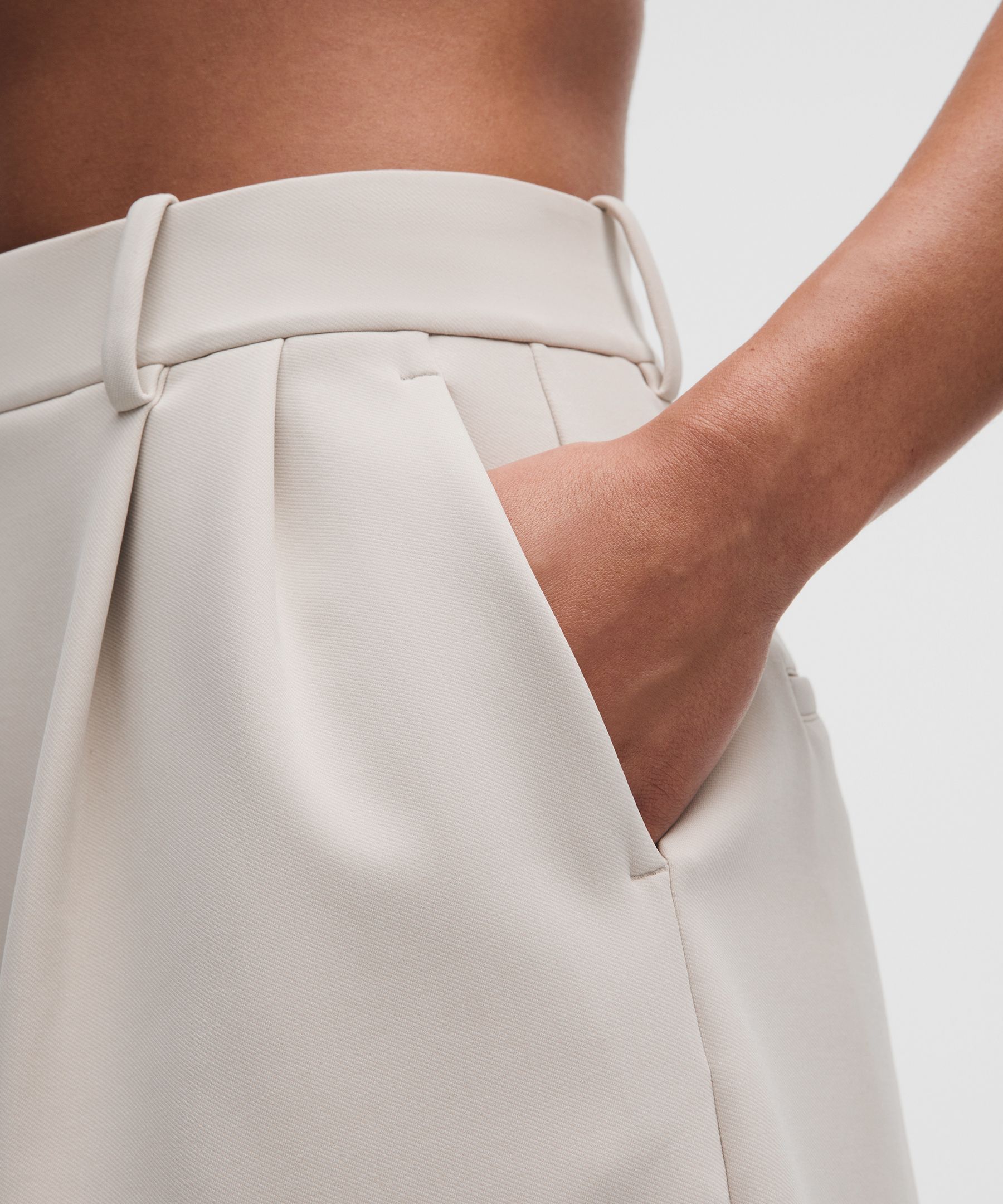 Pantal&oacute;n corto Daydrift de talle alto con pinzas, 13&nbsp;cm