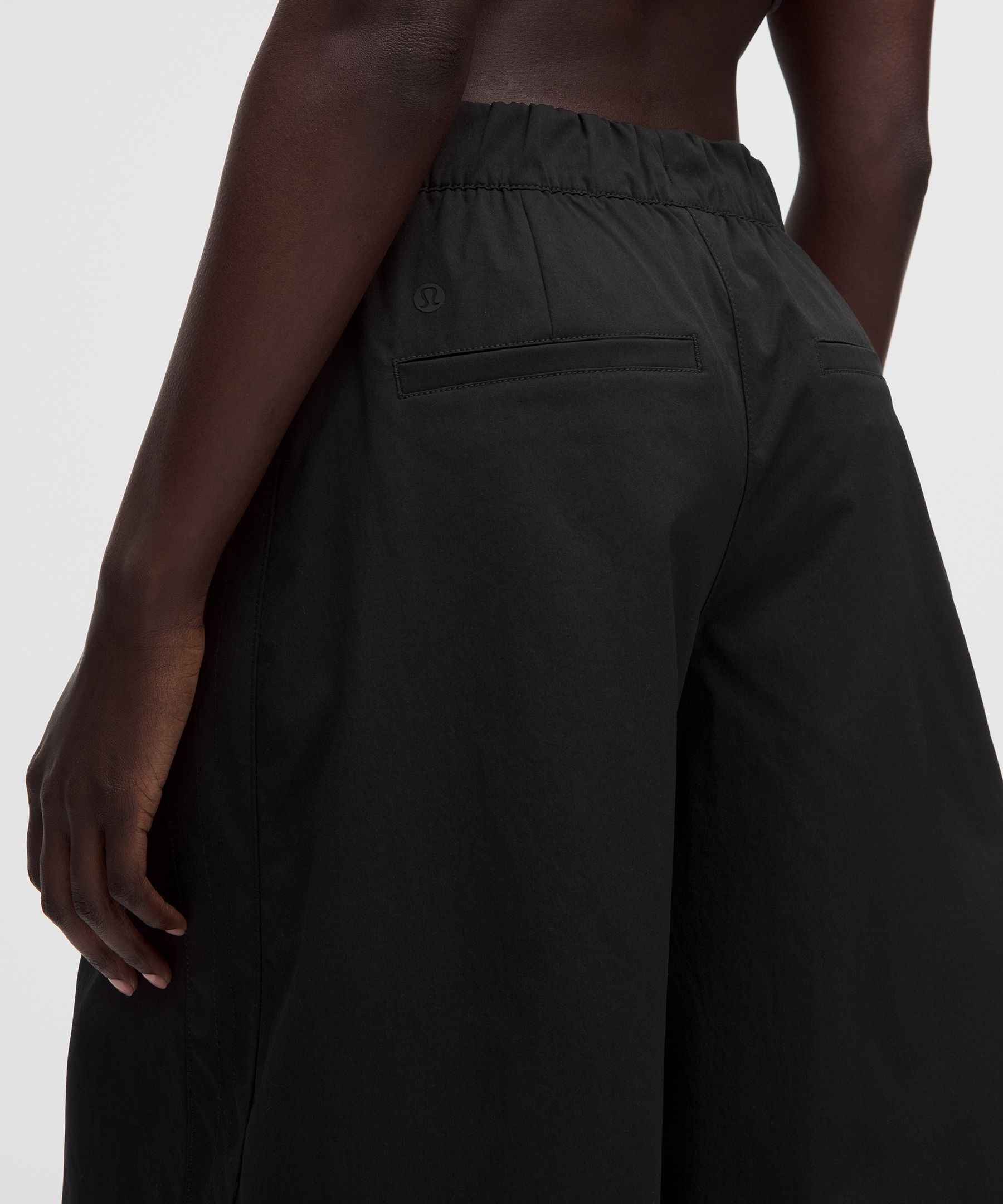 Woven Mid-Rise Bermuda Short