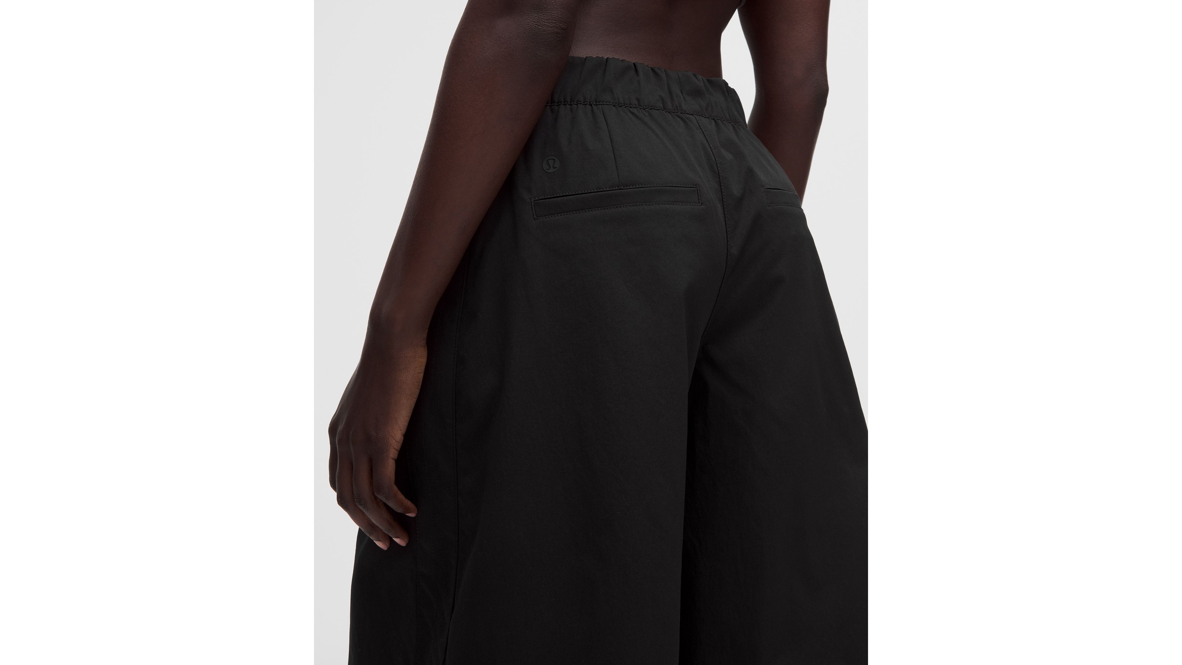 Woven Mid-Rise Bermuda Short