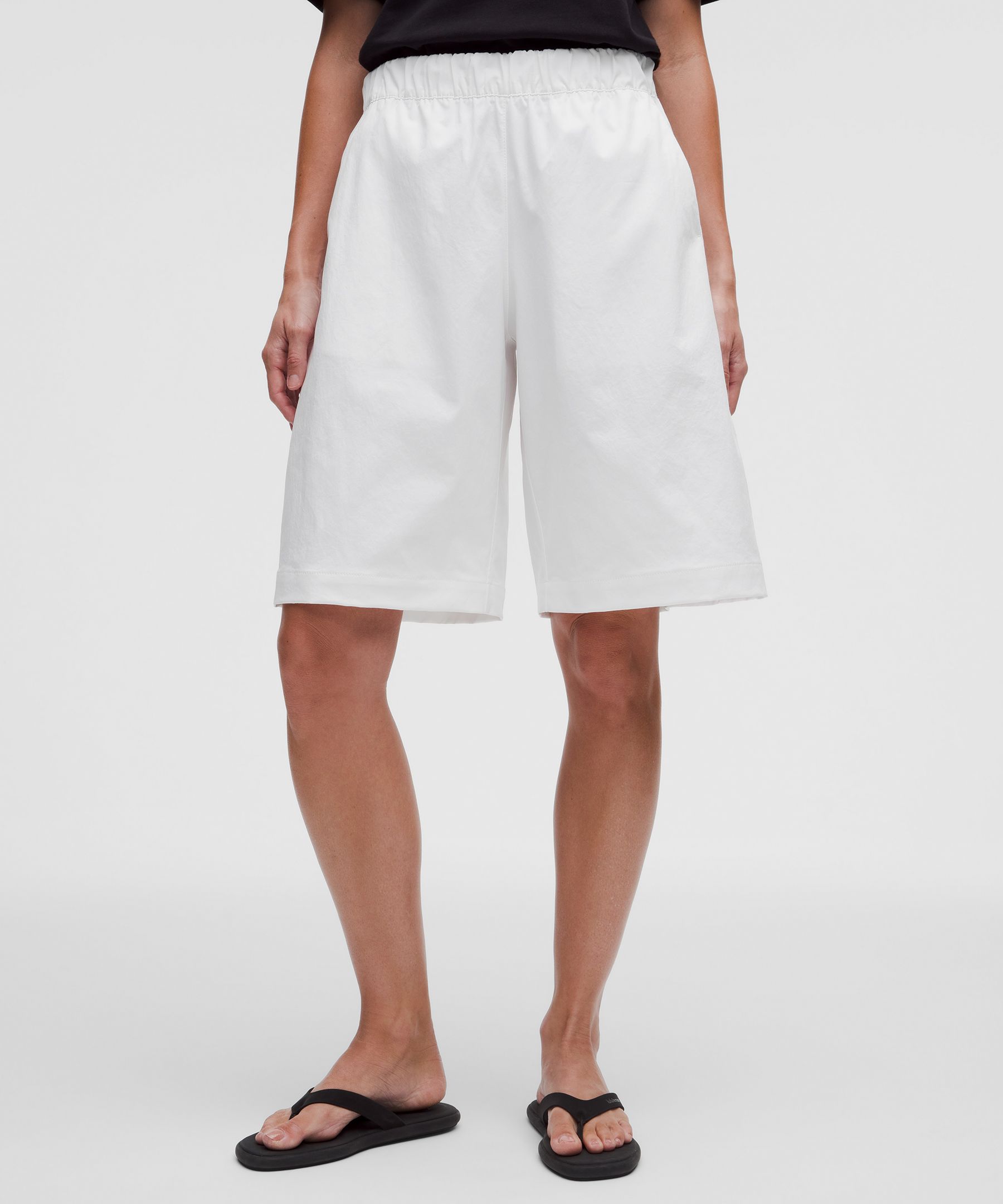Woven Mid-Rise Bermuda Short