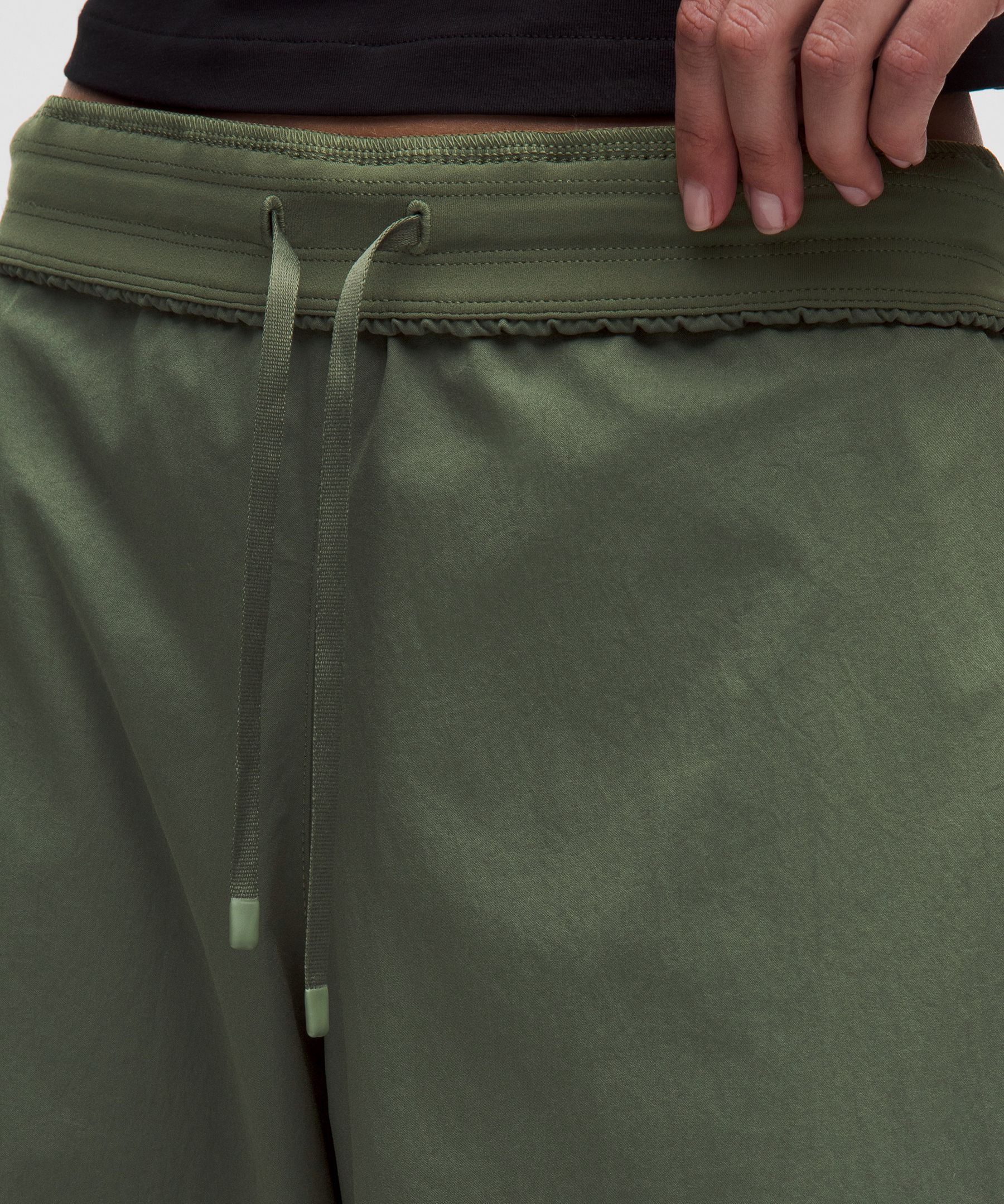 Woven Mid-Rise Bermuda Short