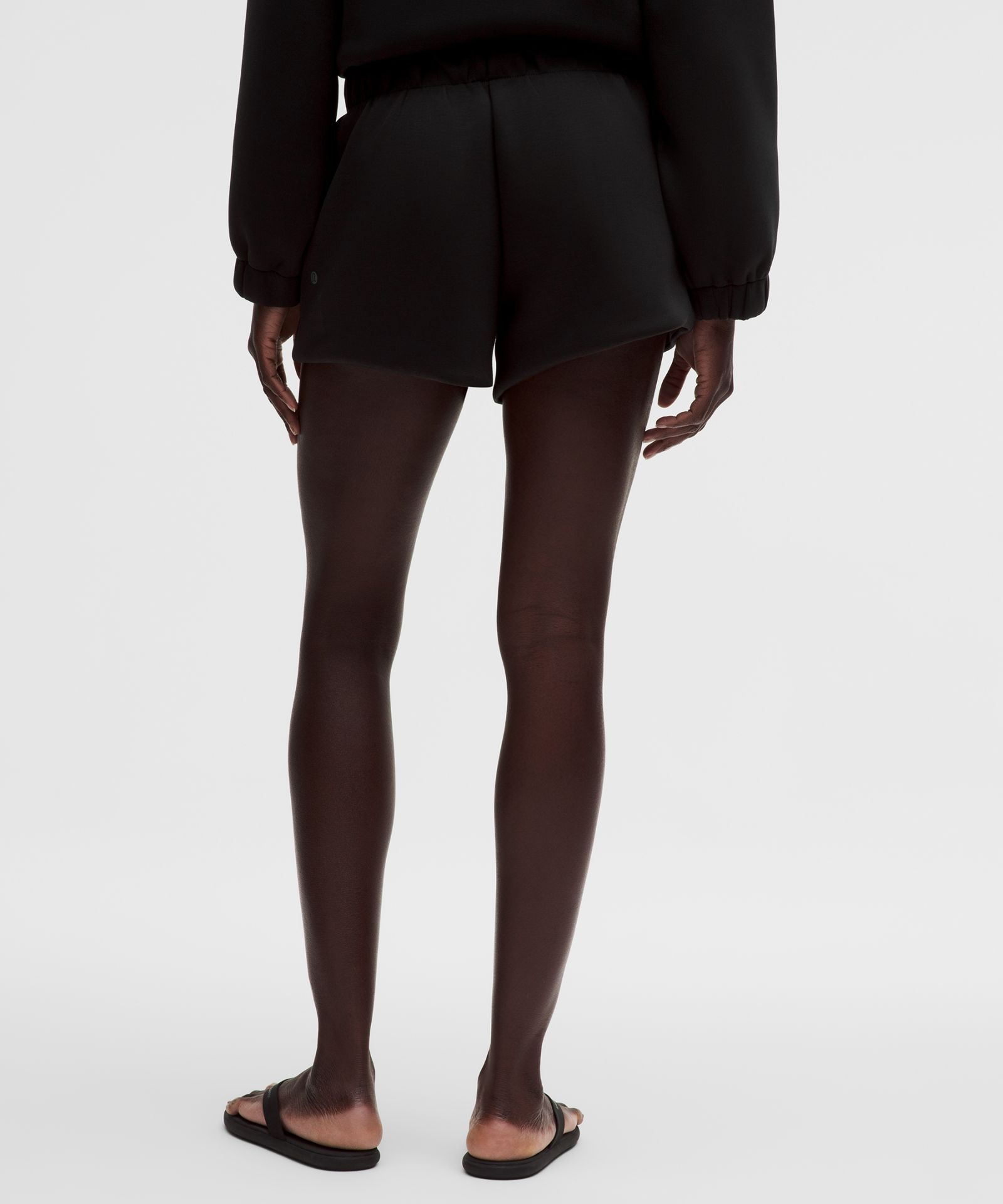 Lululemon Sleek Spacer Mid-Rise Short 3.5" — фото 3