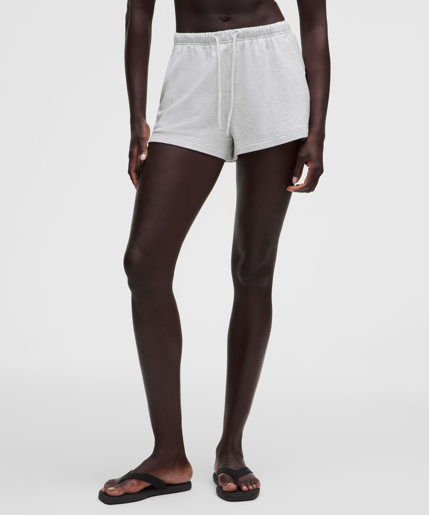 Shorts BeCalm de tiro medio 3&rdquo;