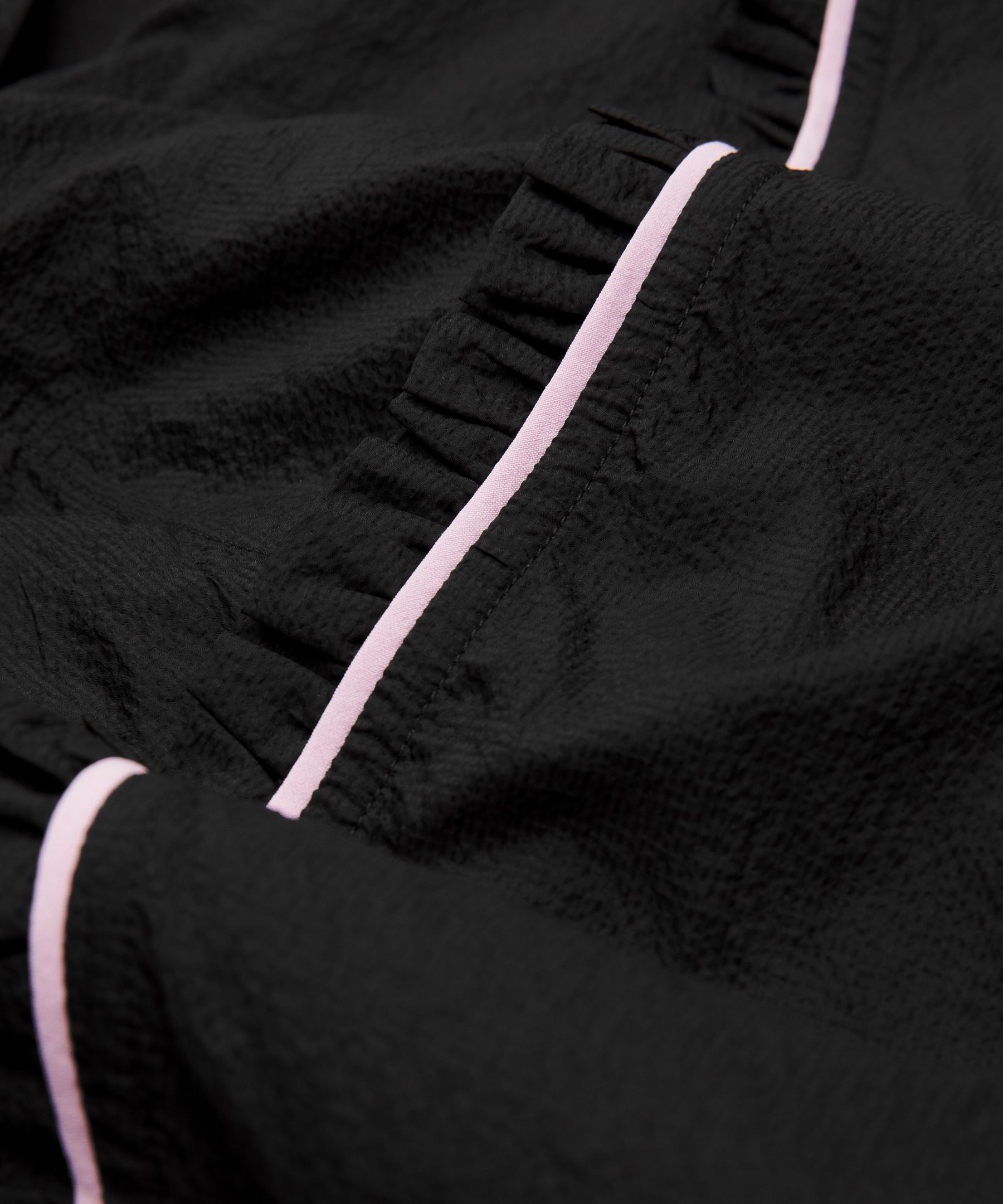 GANNI x lululemon ラッフルトリム テクスチャー ミッドライズショーツ 2.5インチ