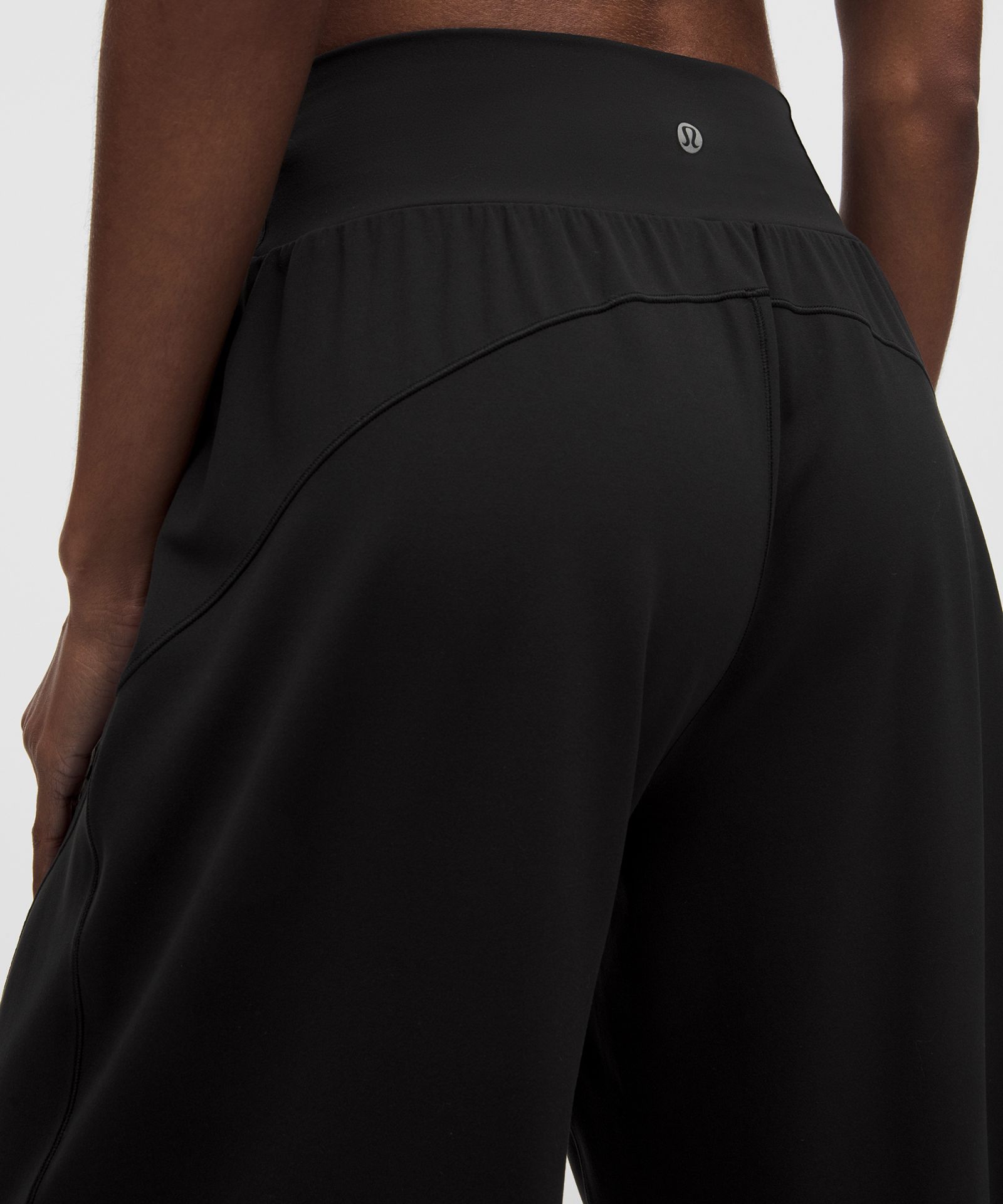 Женские шорты-бермуды Lululemon Groove Mid-Rise Relaxed — фото 6