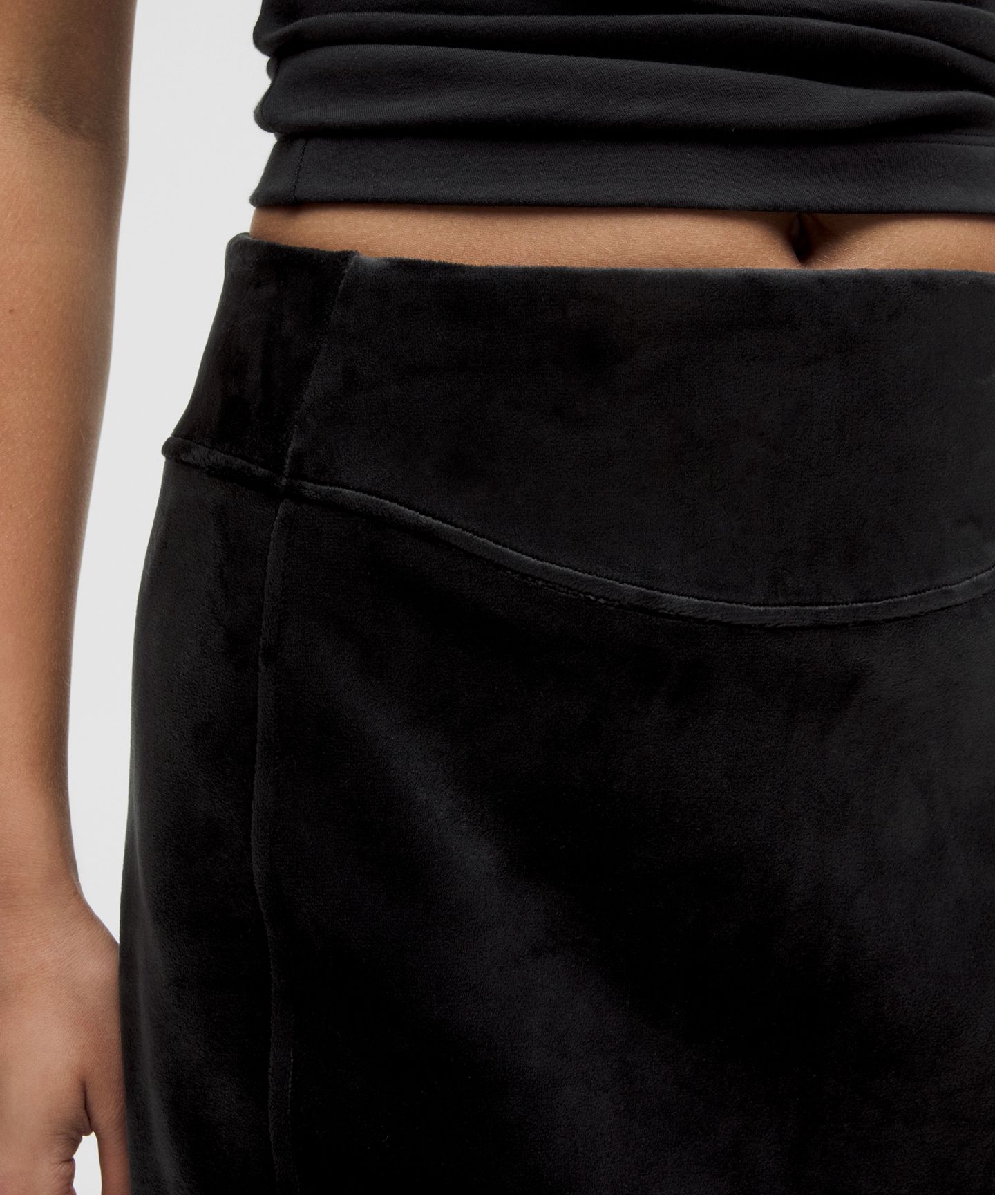 Женская юбка Lululemon Scuba Mid-Rise Mini Skirt *Velvet, цвет: Чёрный — фото 4