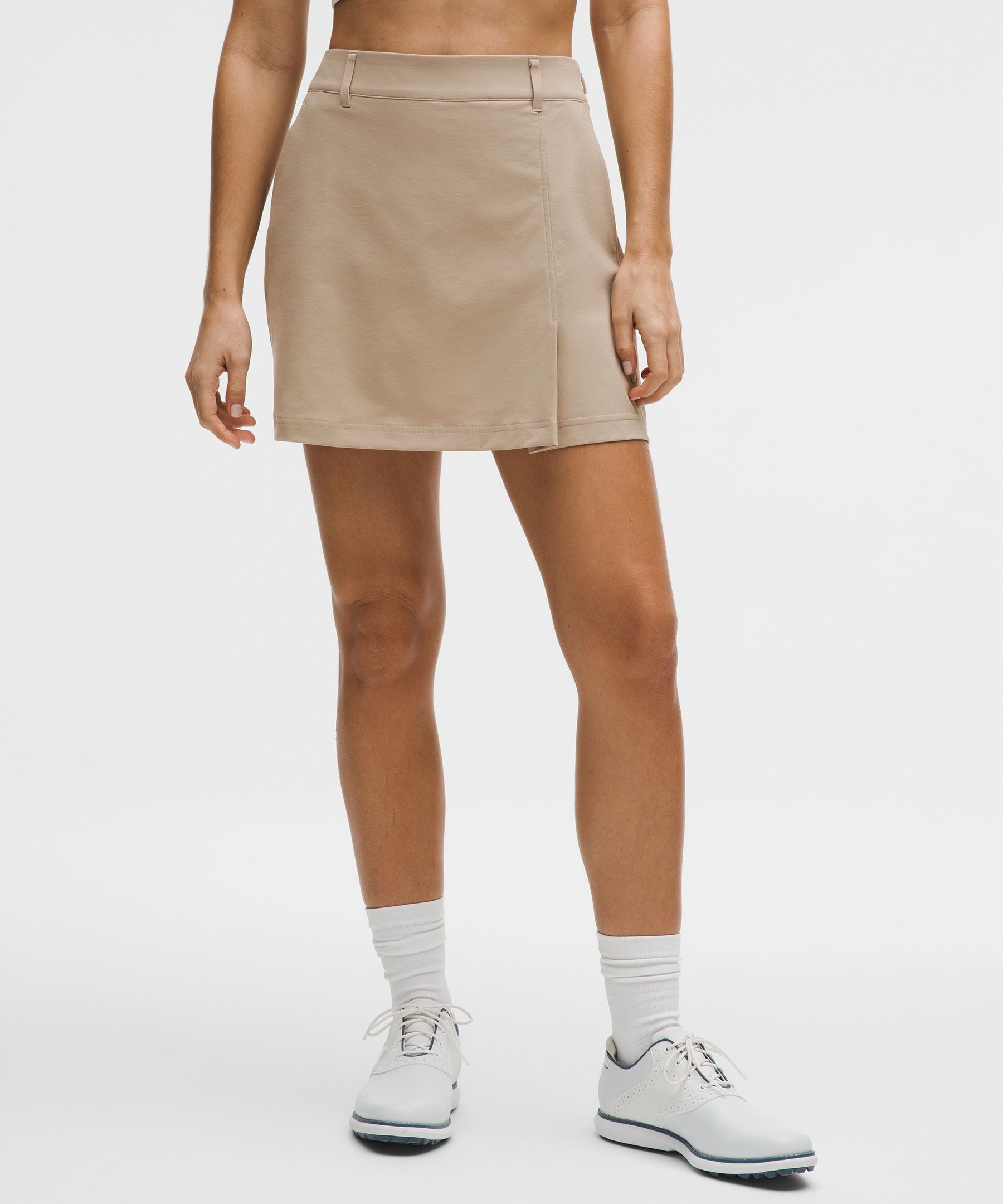 Falda de golf Stretch Twill con pliegue al frente *Con logo bordado
