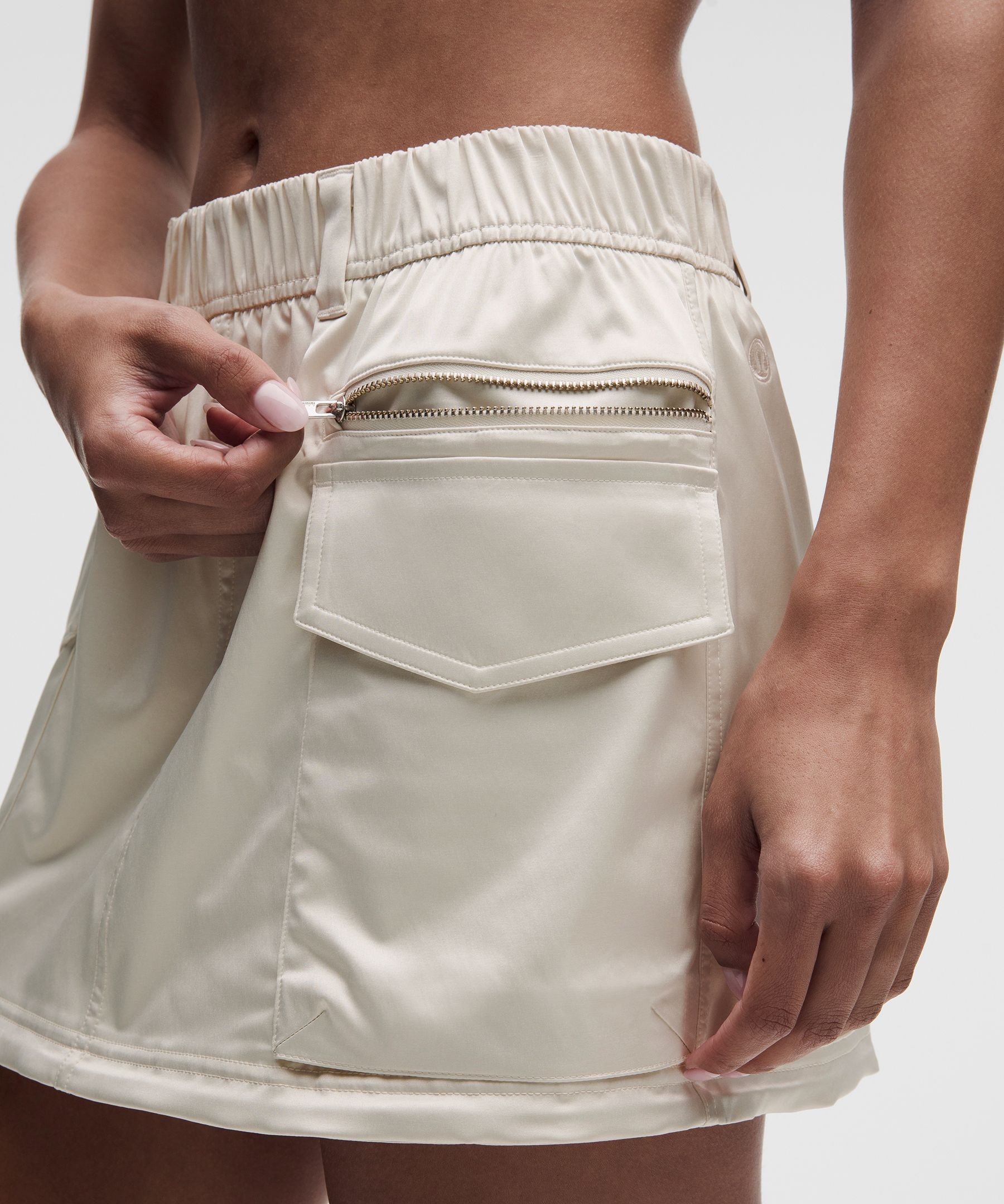 Minijupe cargo taille mi-haute en satin extensible