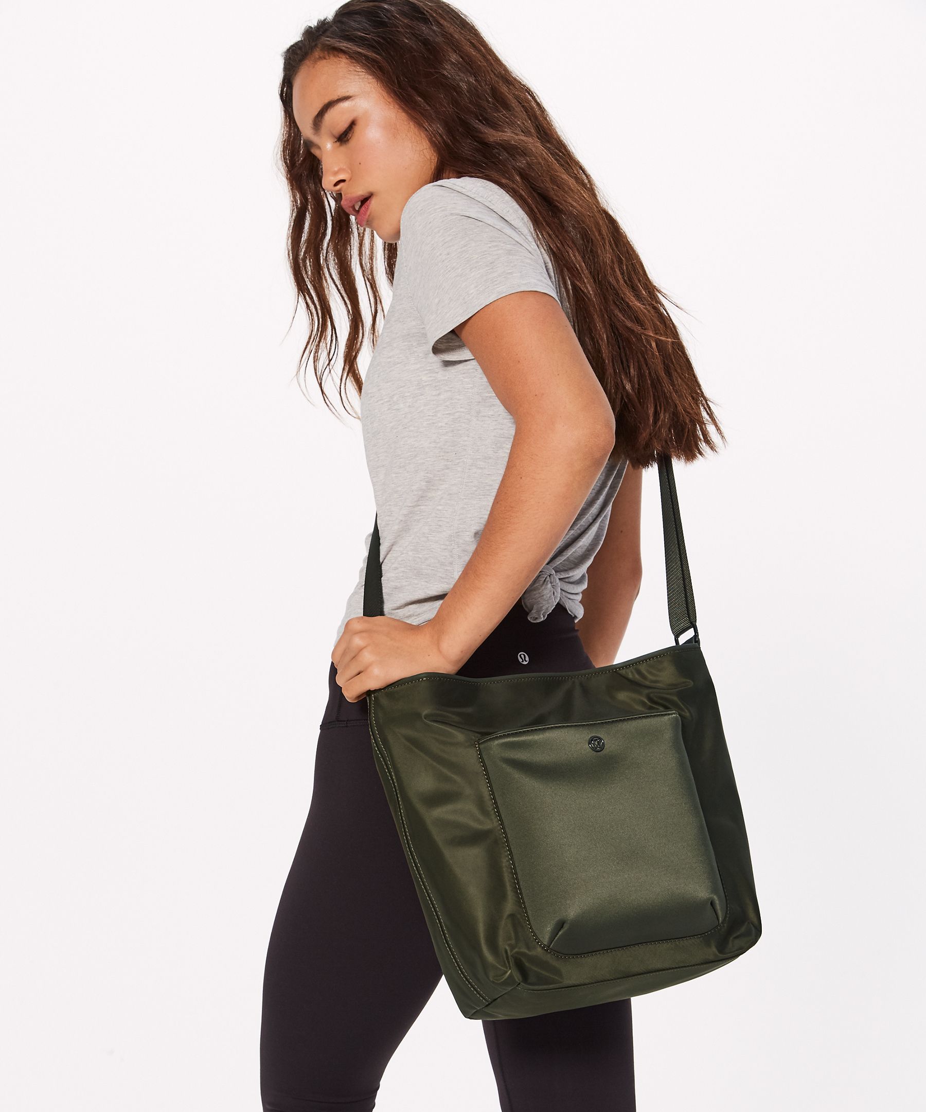 lululemon bucket bag