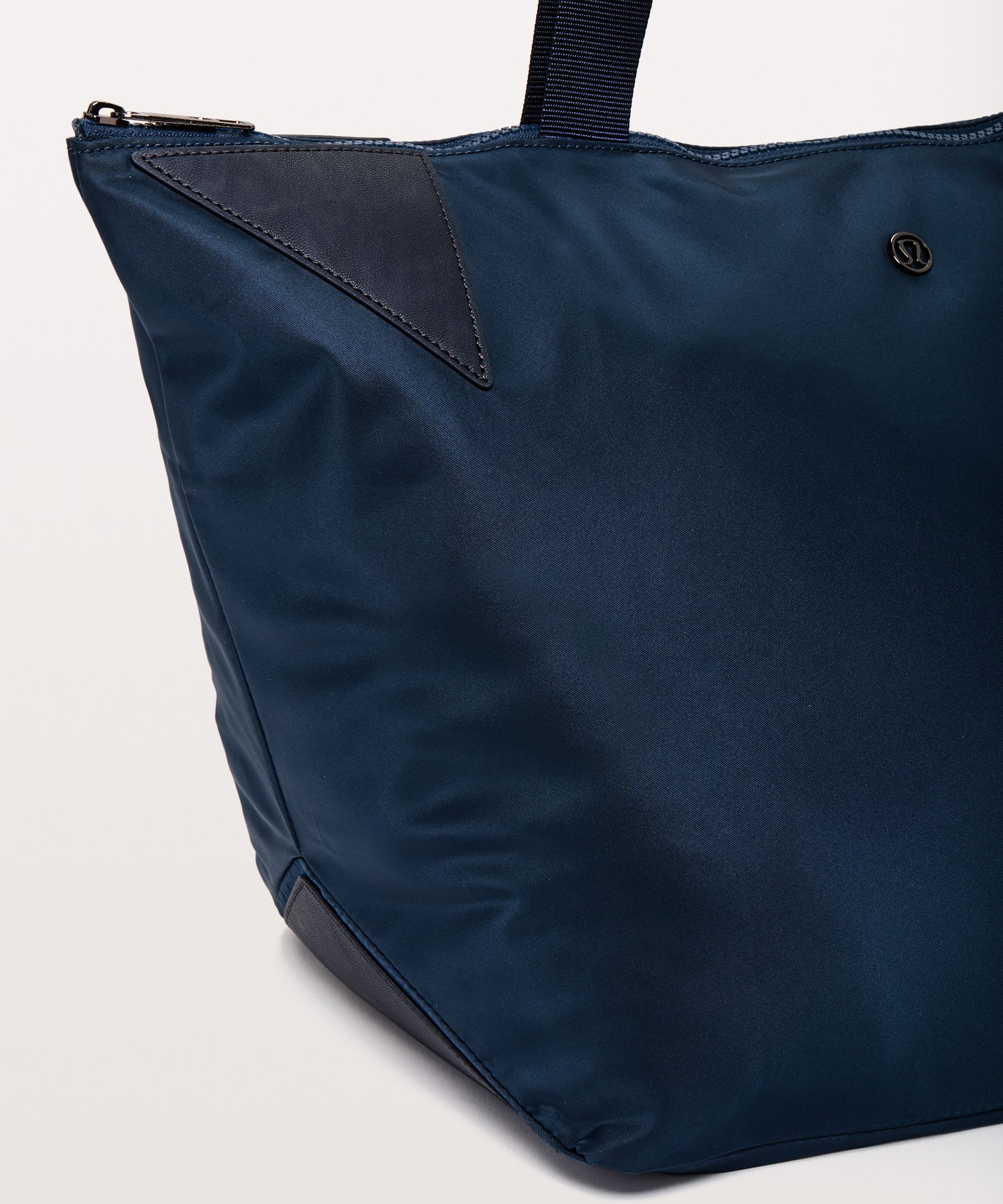 lululemon acute tote