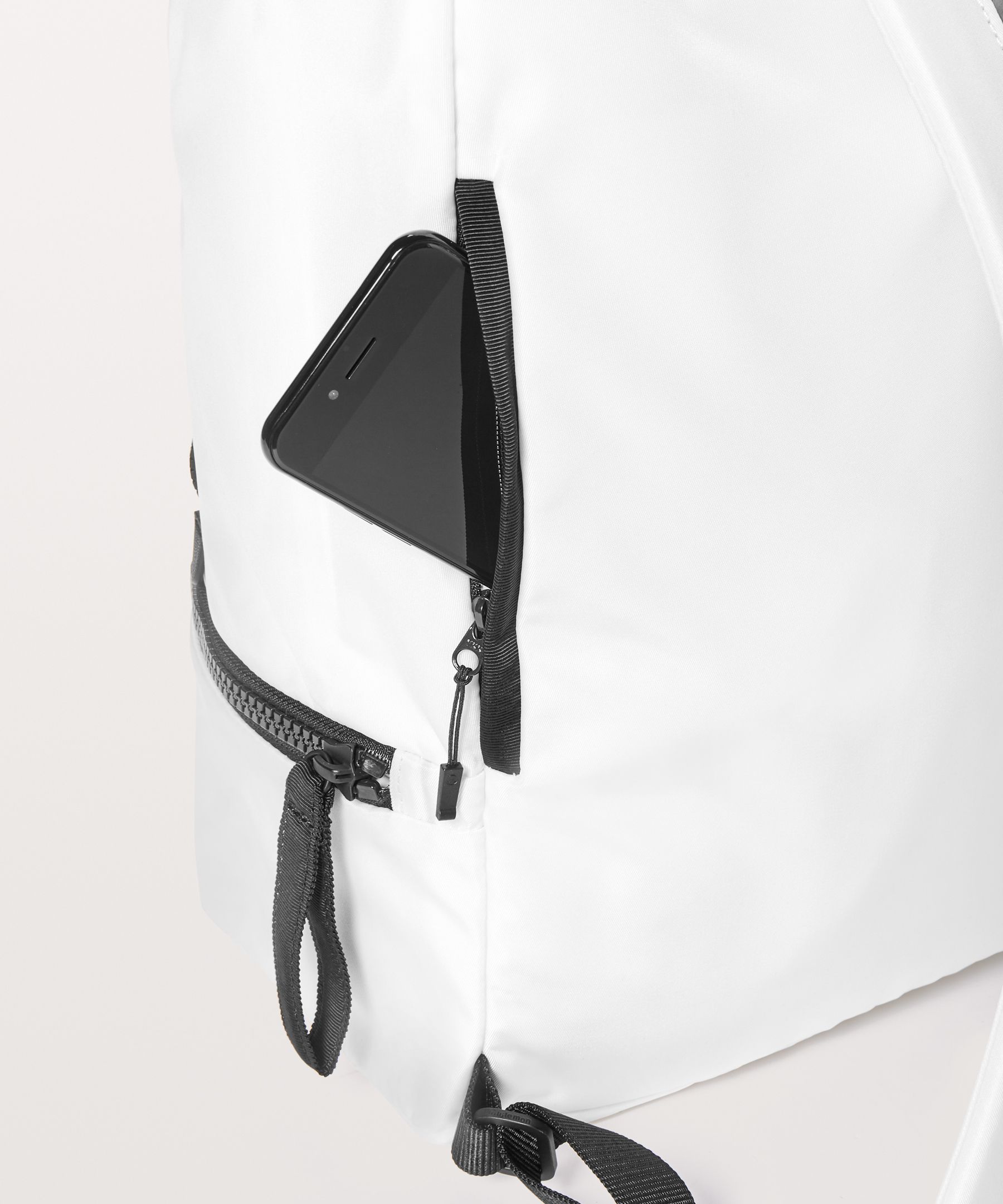City Adventurer Backpack *17L | Women's Bags | lululemon athletica
