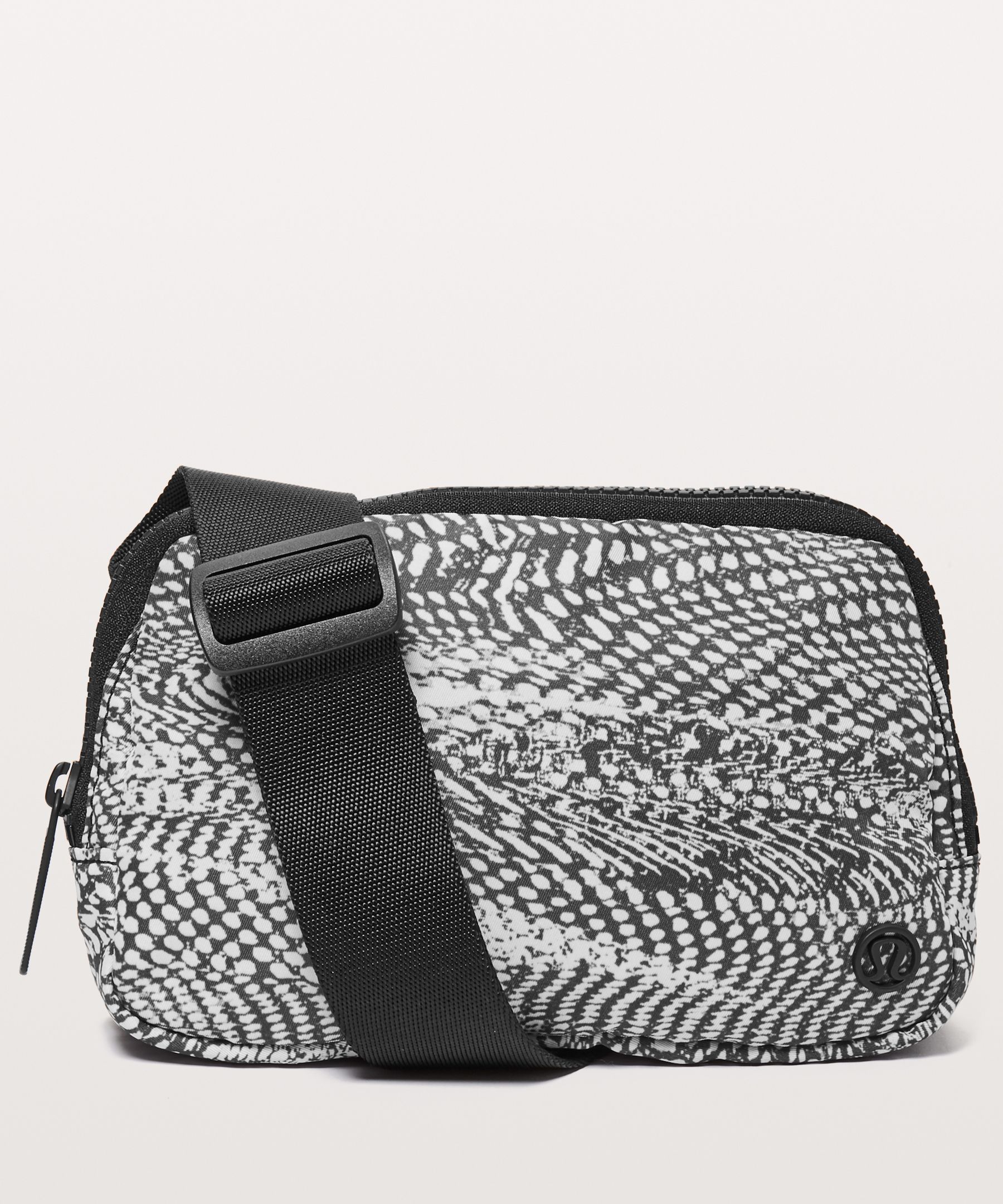 Lululemon Everywhere Belt Bag *1l In Swerve Vapor Metal Grey/black