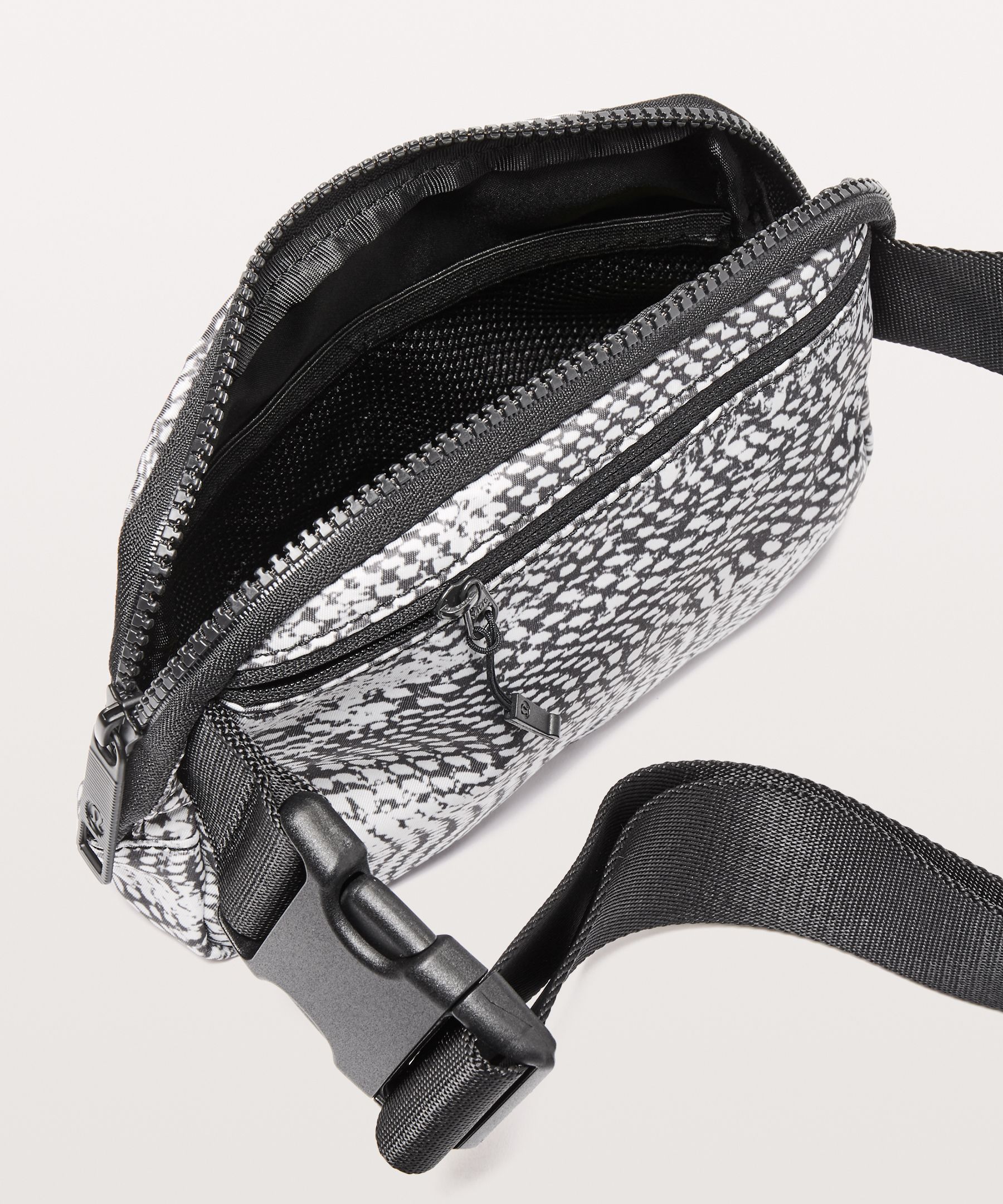 lululemon fanny pack black