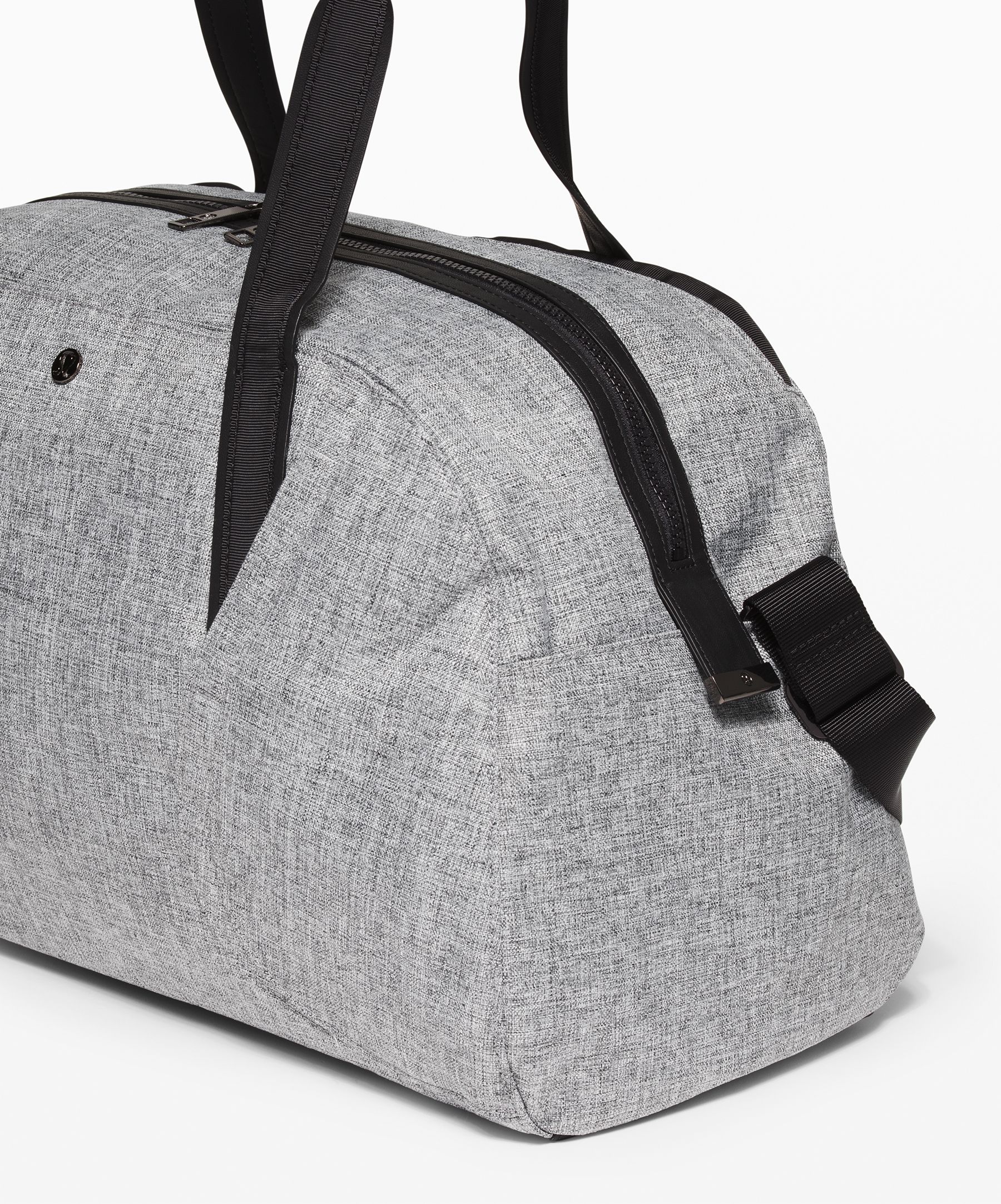 lululemon out of range duffel 33l