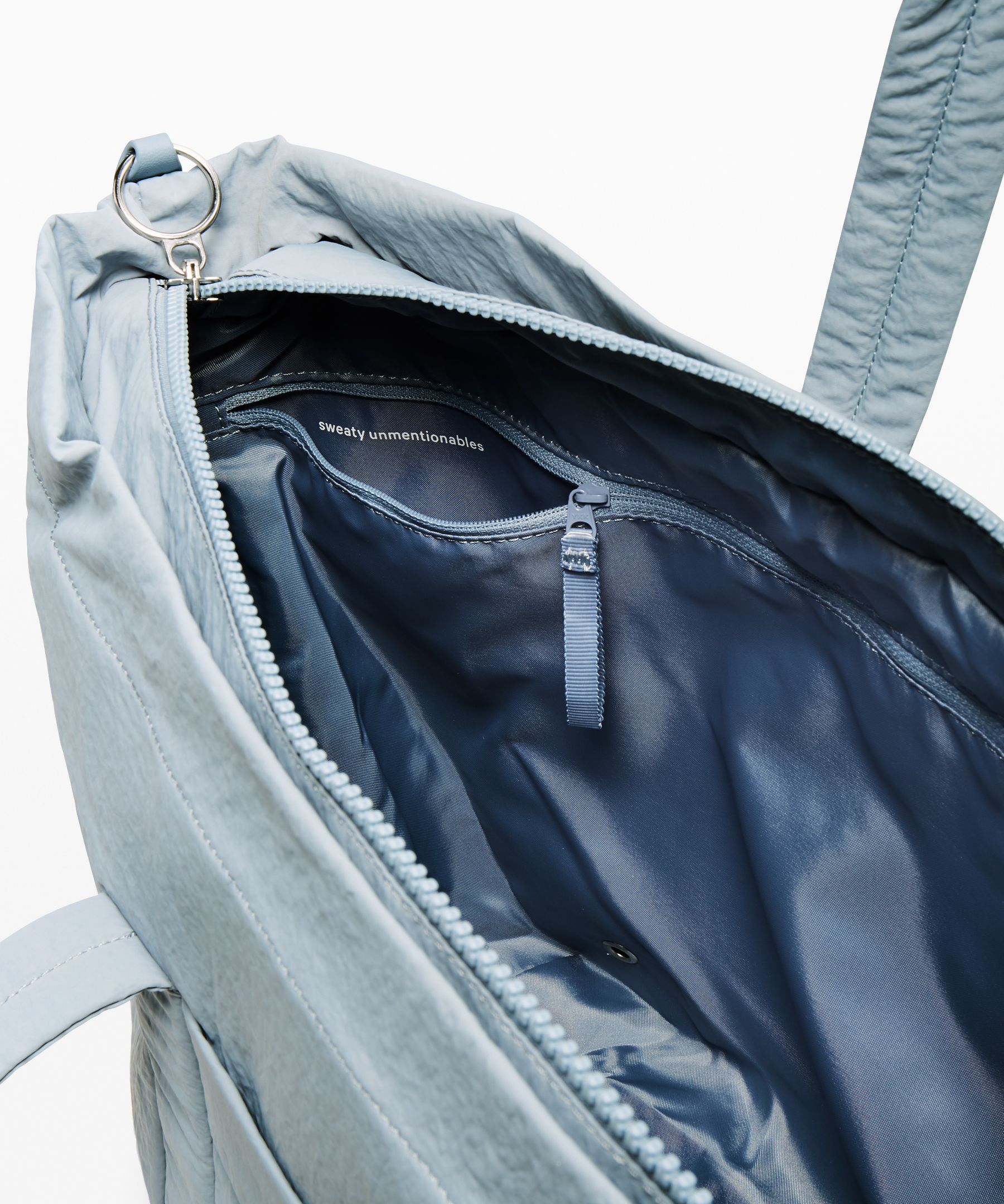 On My Level Duffel *Small | バッグ | Lululemon JP