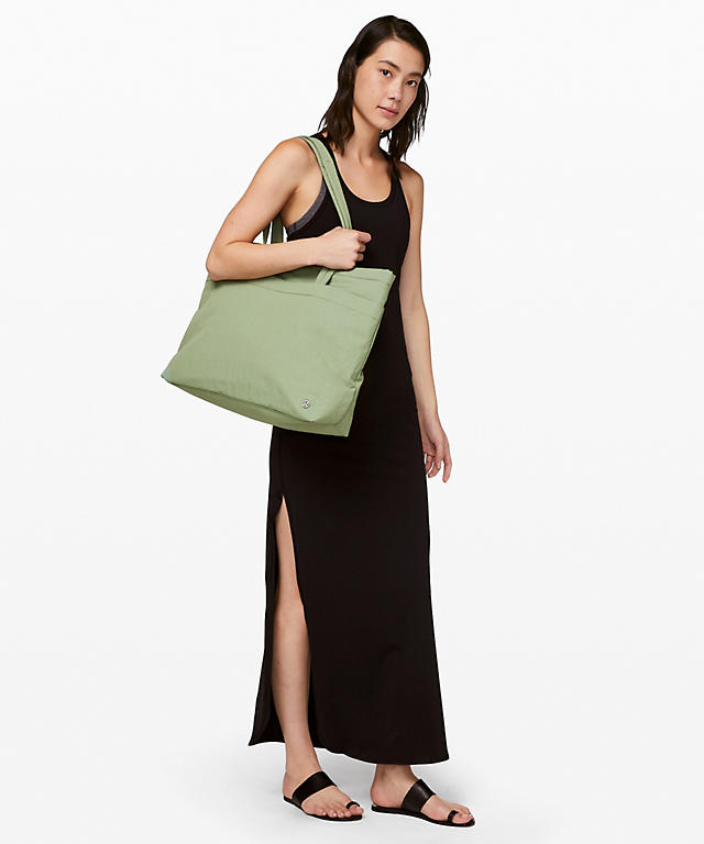 Desert Green On My Level Tote Large 15L