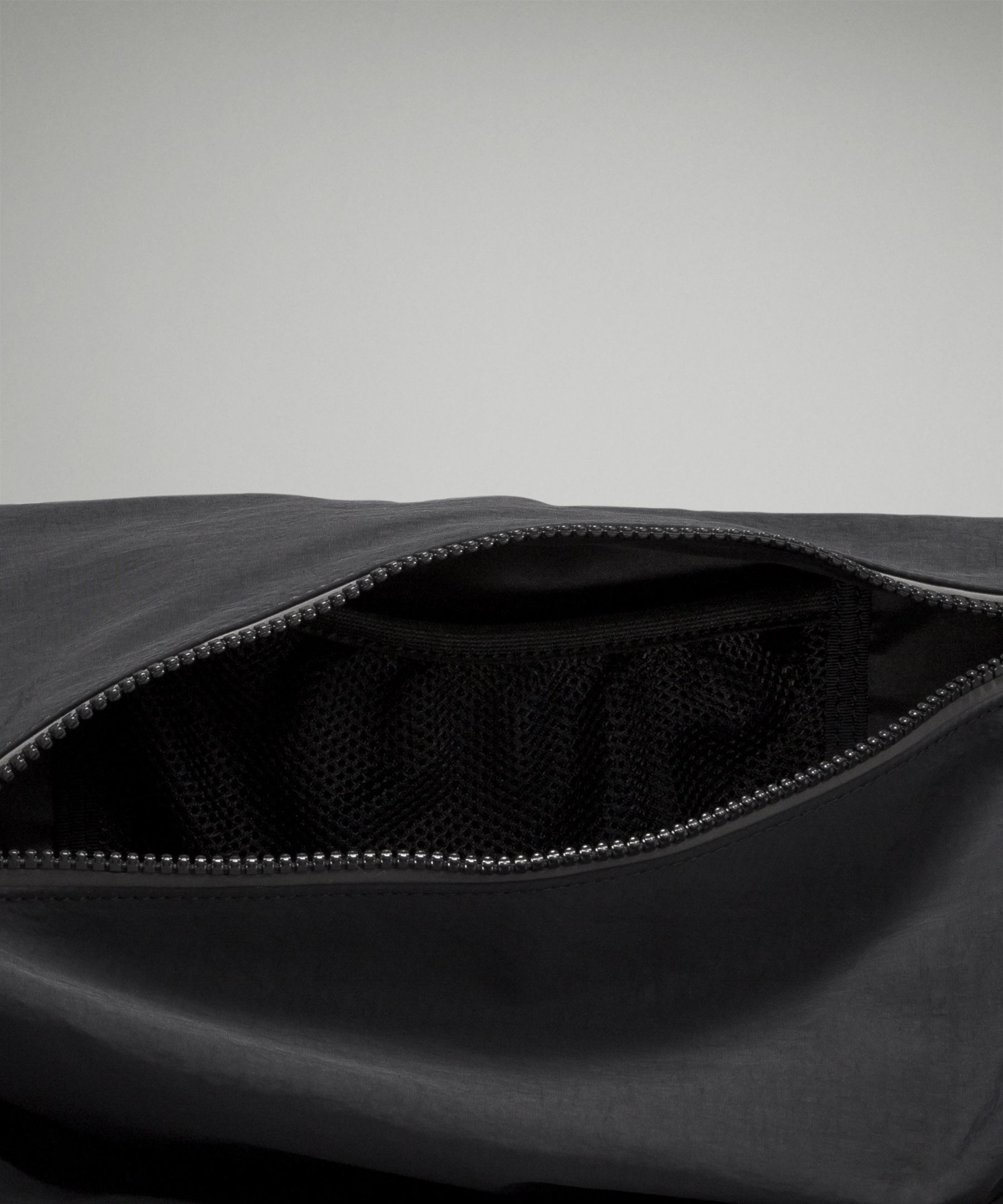 lululemon fast track bag