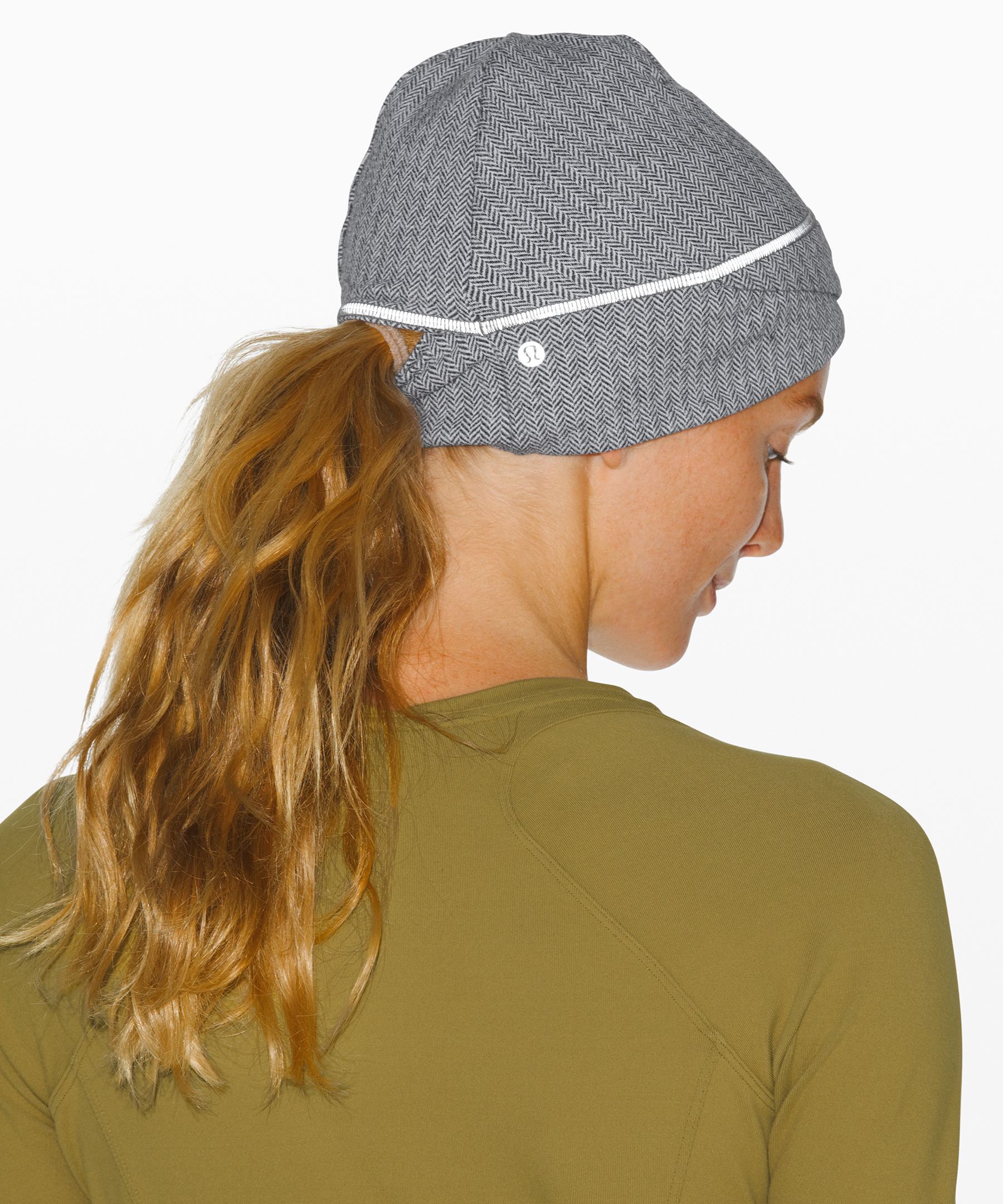 Lululemon cross sale chill run beanie