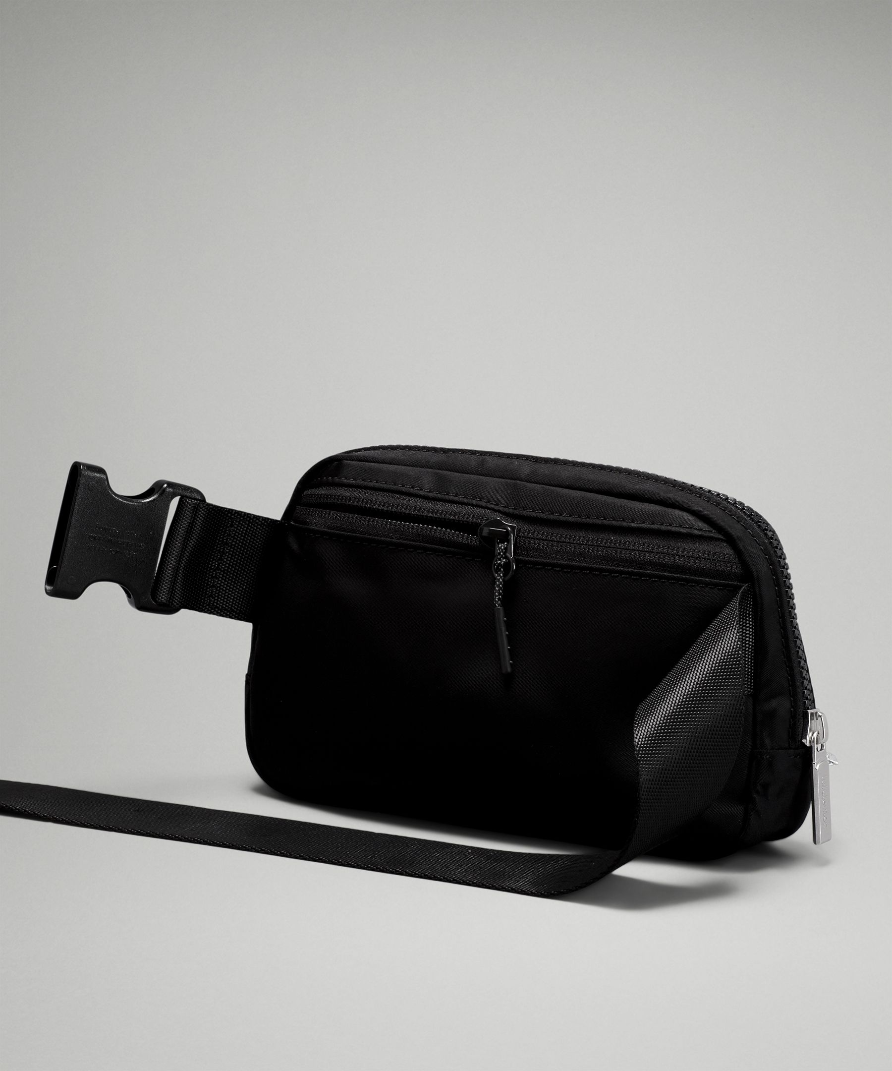 Black fanny pack discount lululemon