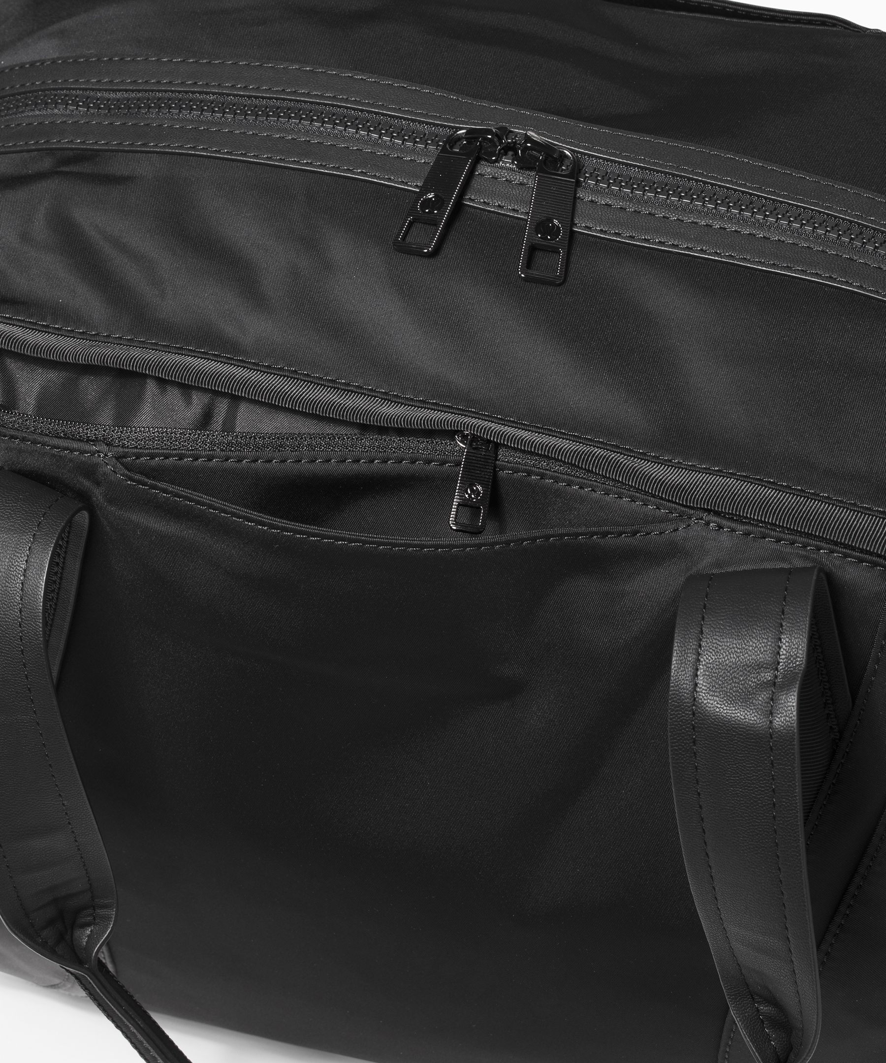 lululemon out of range duffel review