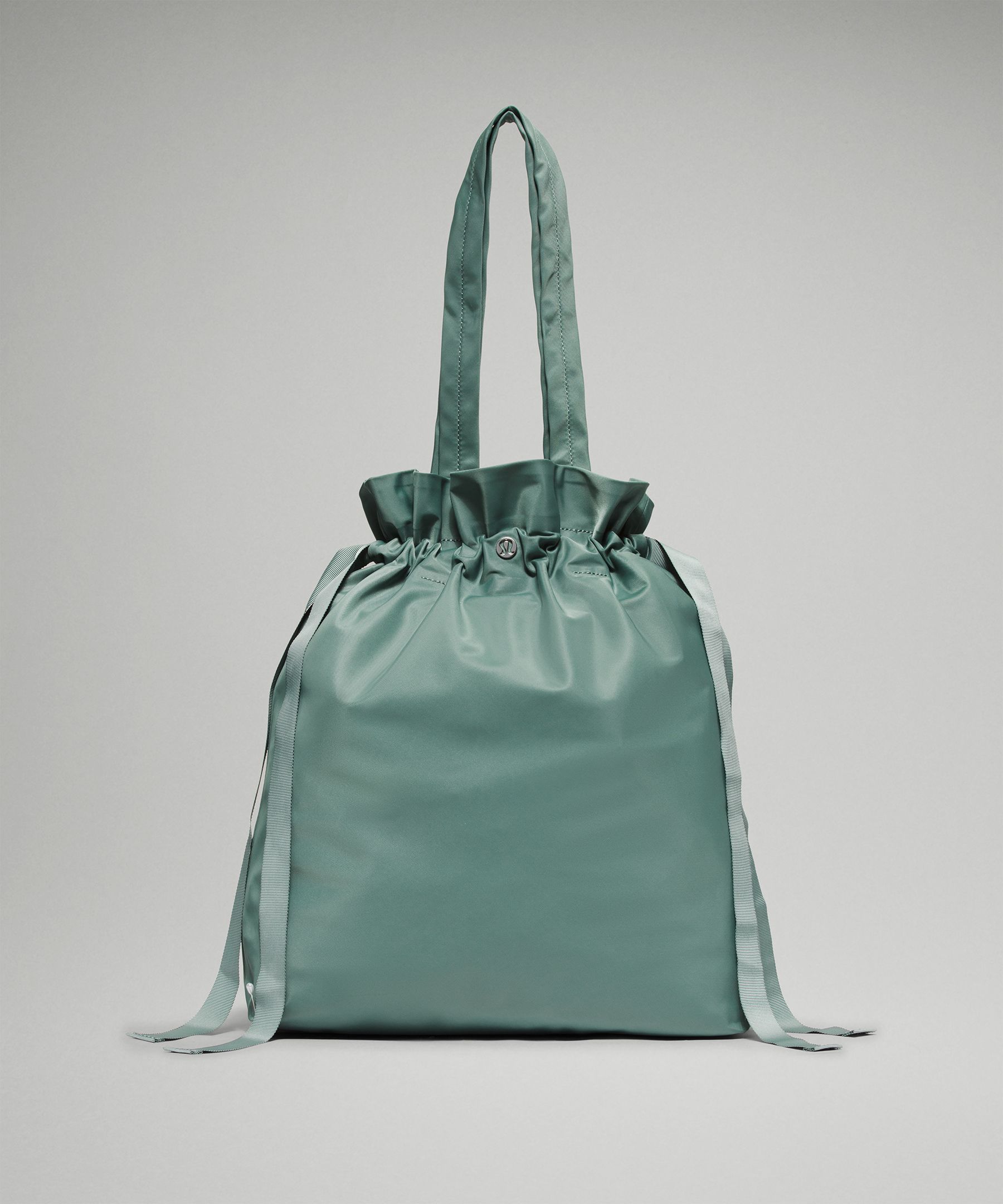 Lululemon Easy As Sunday Tote Bag 19l *online Only In Green