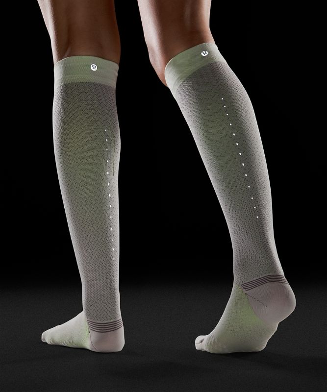 MicroPillow Women's Compression Knee-High Running Sock *Light Cushioning