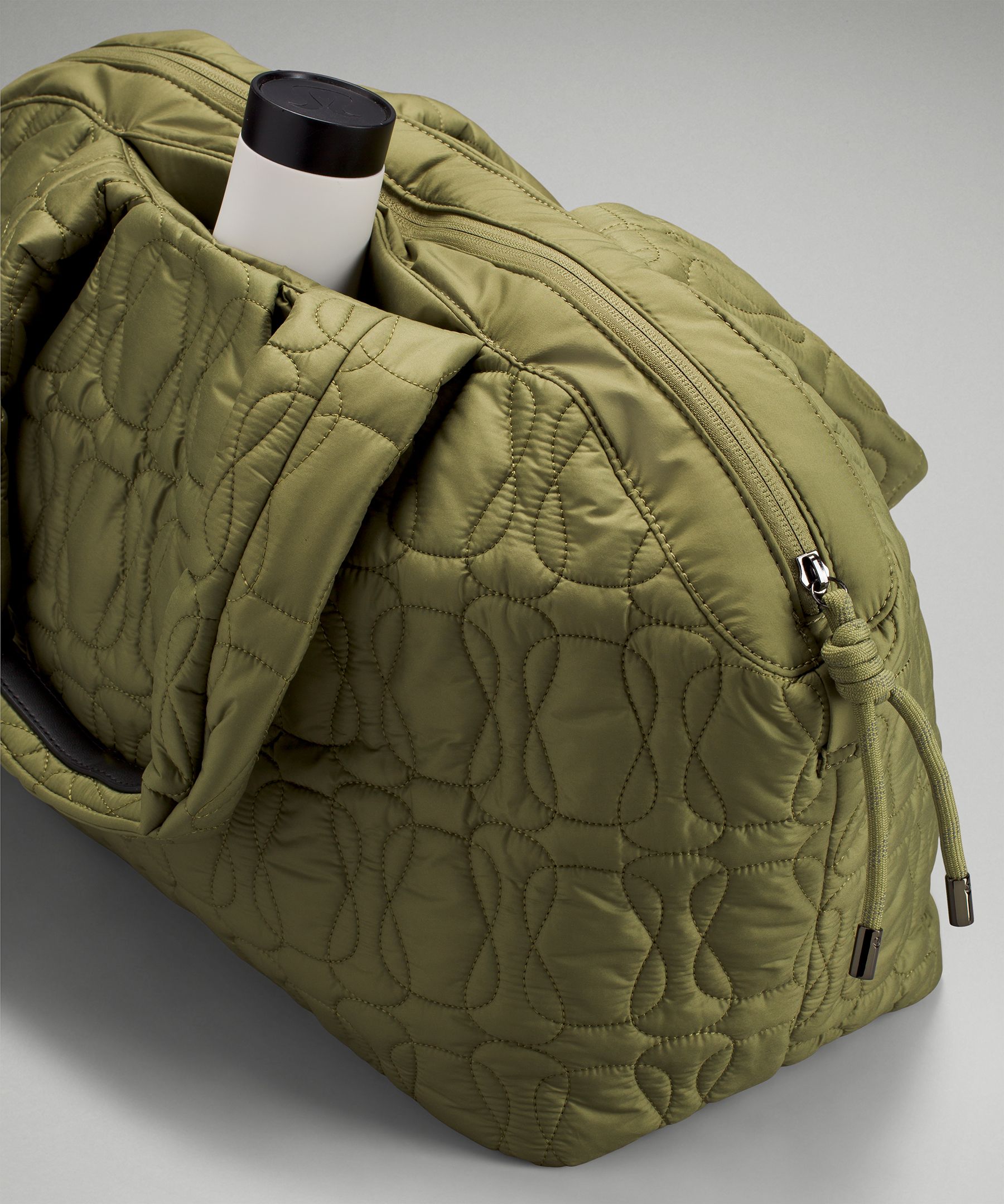 QUILTED EMBRACE TOTE BAG 20L *ONLINE ONLY
