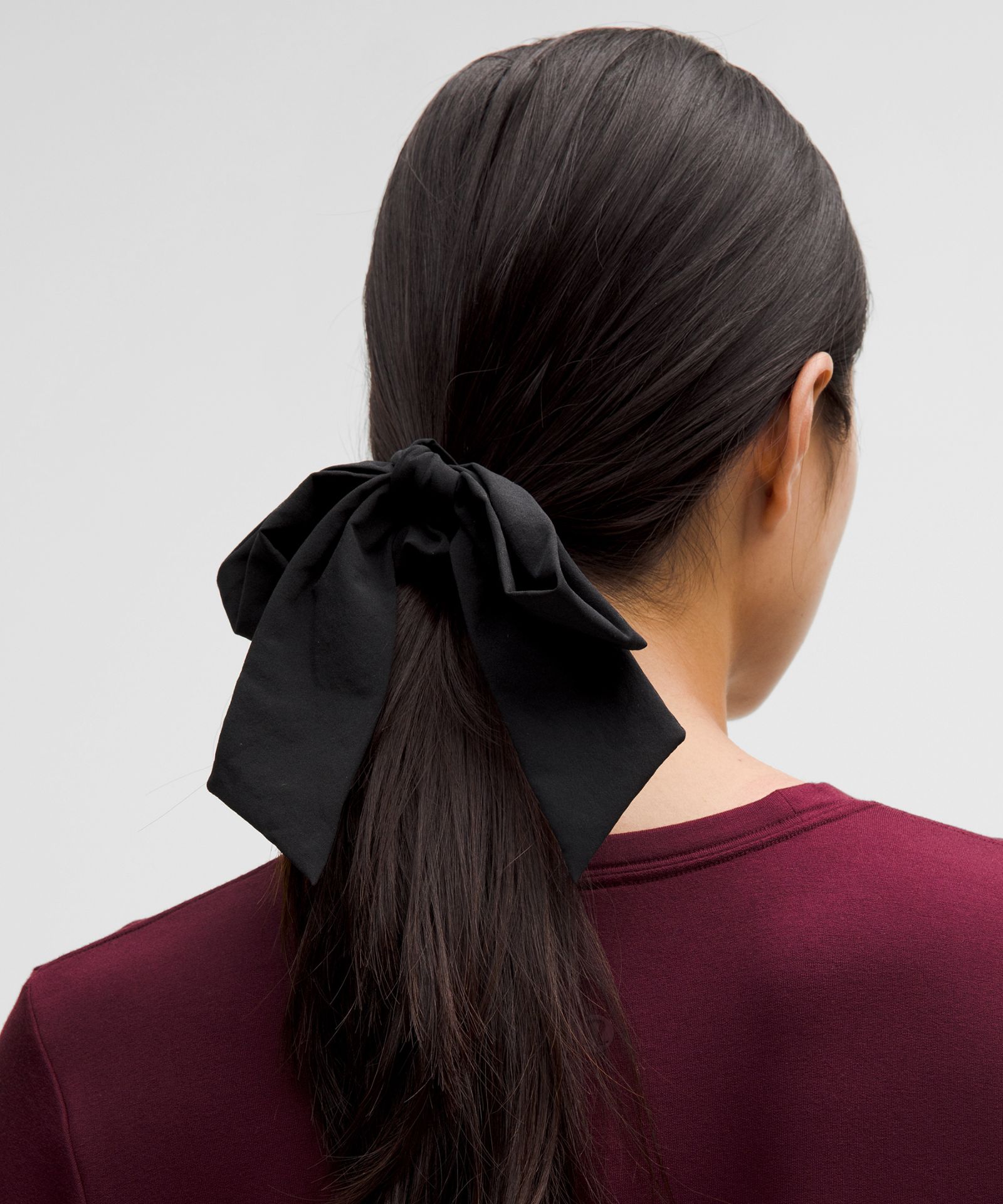 Женская резинка для волос Lululemon Uplifting Scrunchie с бантом — фото 2