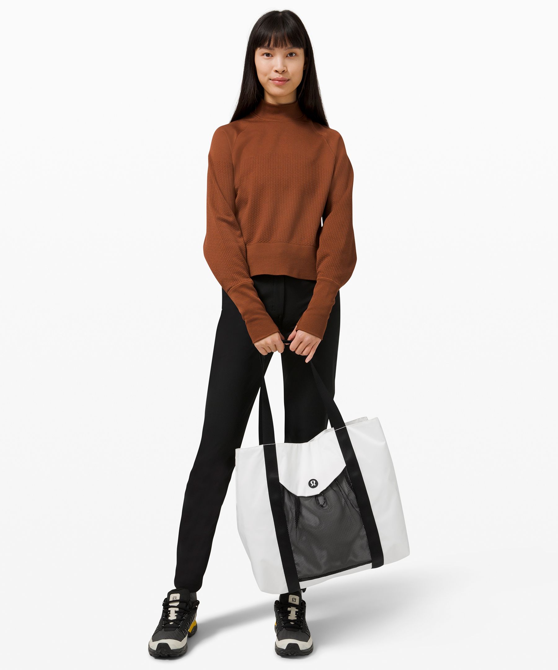 Out of range outlet tote lululemon