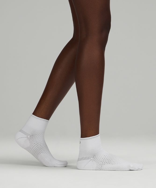 Women's MacroPillow Ankle Running Sock *Medium Cushioning Online Only
