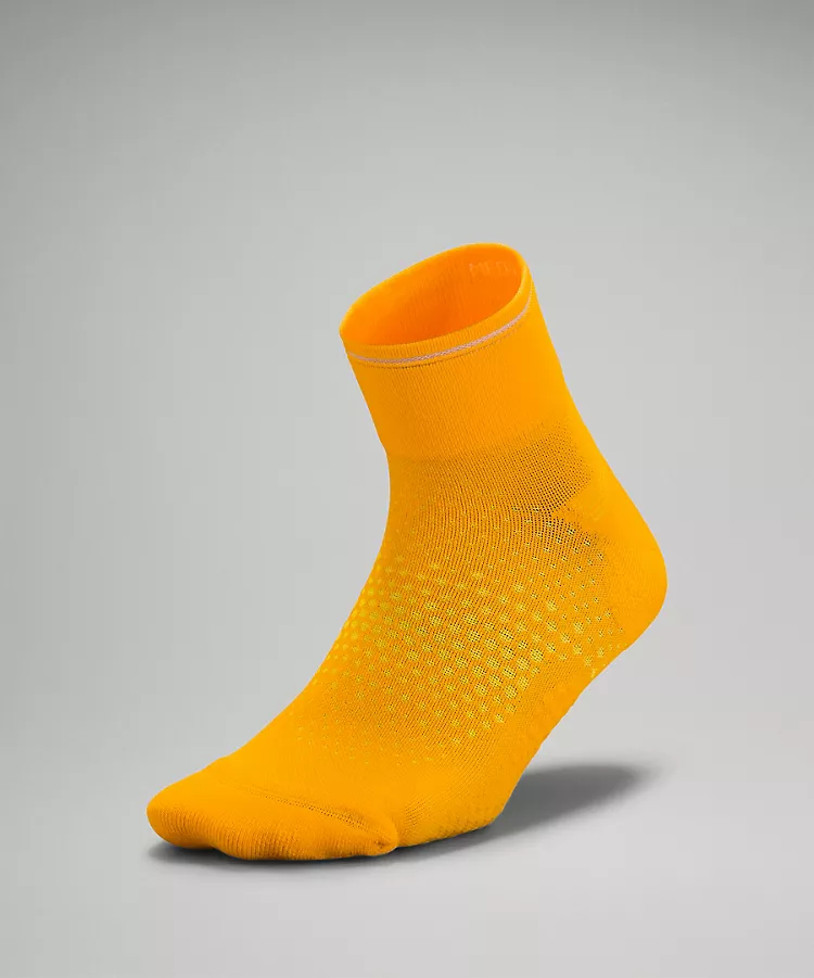 shop.lululemon.com | MacroPillow Ankle Running Sock