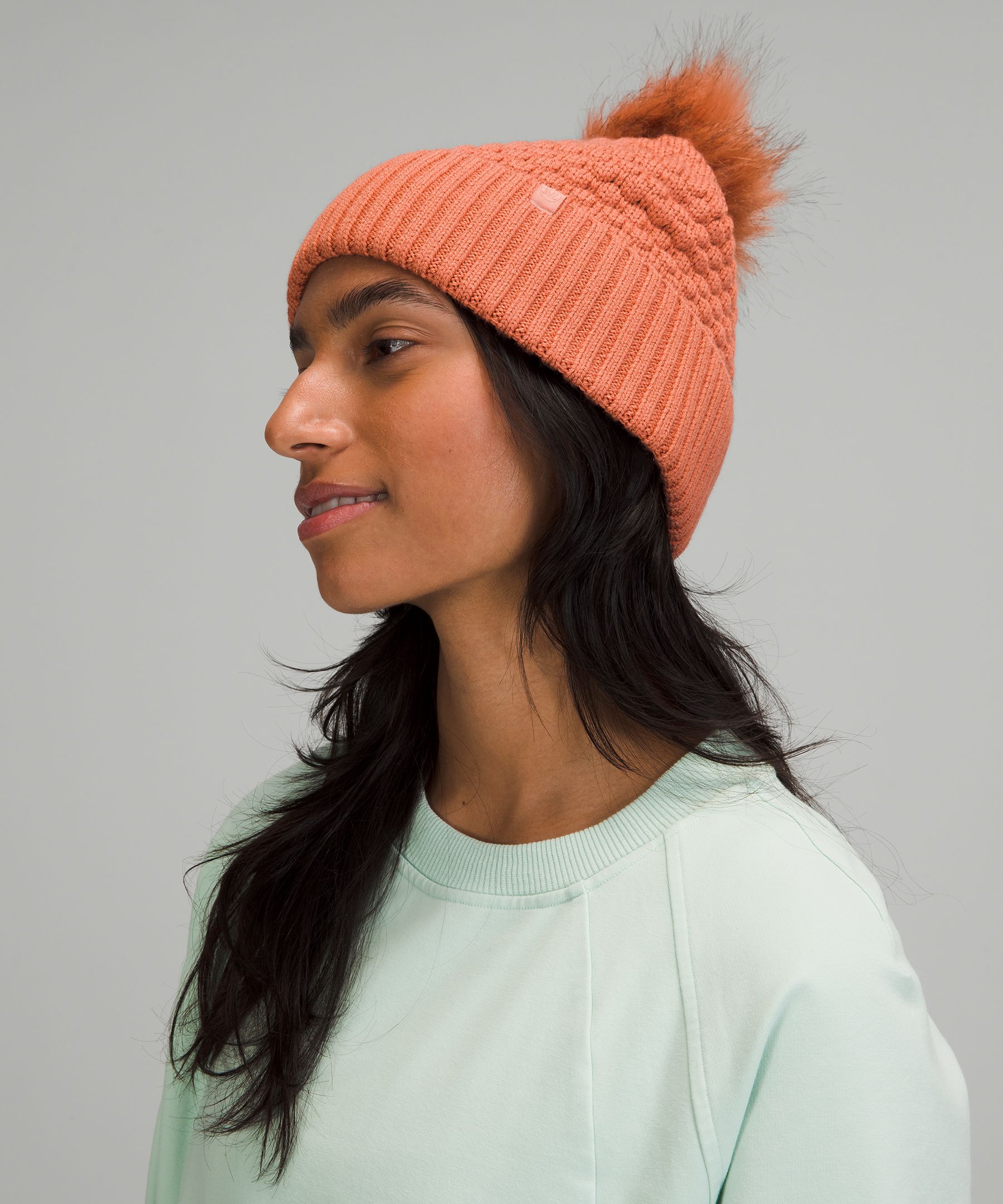 WOMEN'S LULULEMON BUBBLE KNIT POM BEANIE