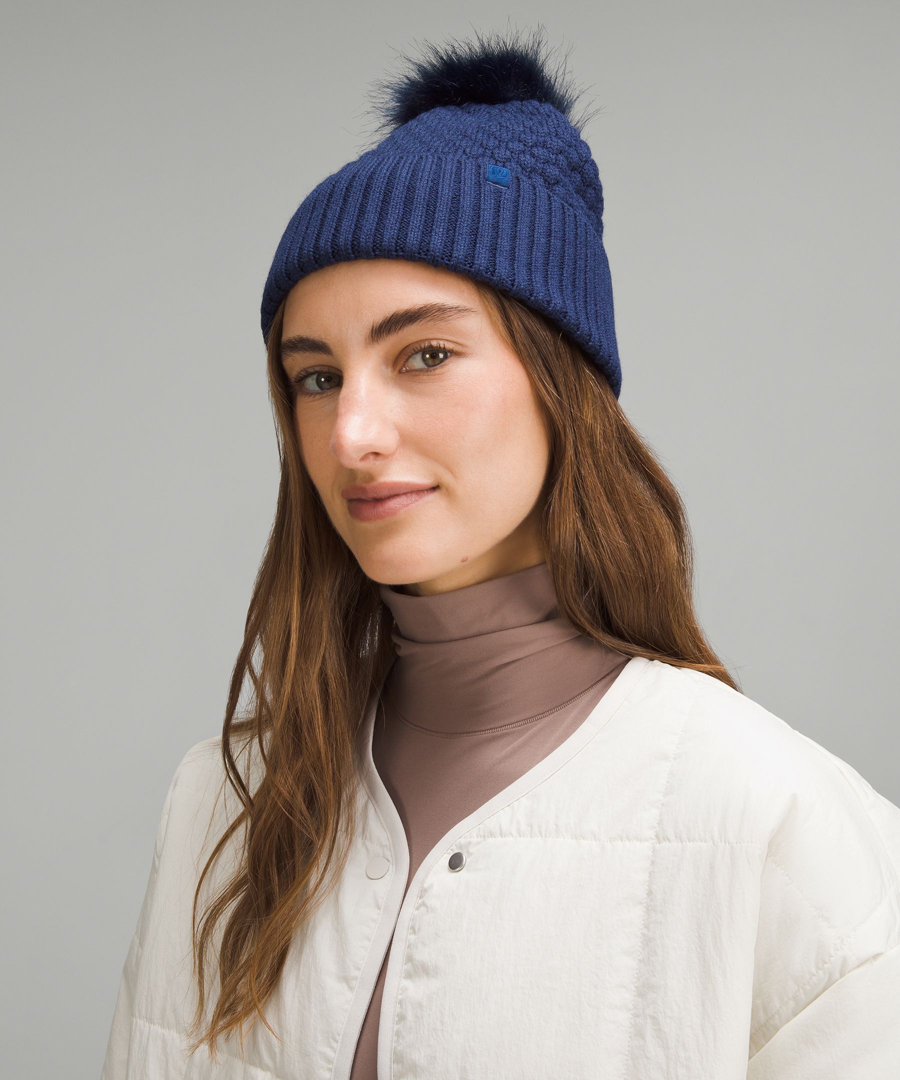 Lululemon beanie store with pom pom