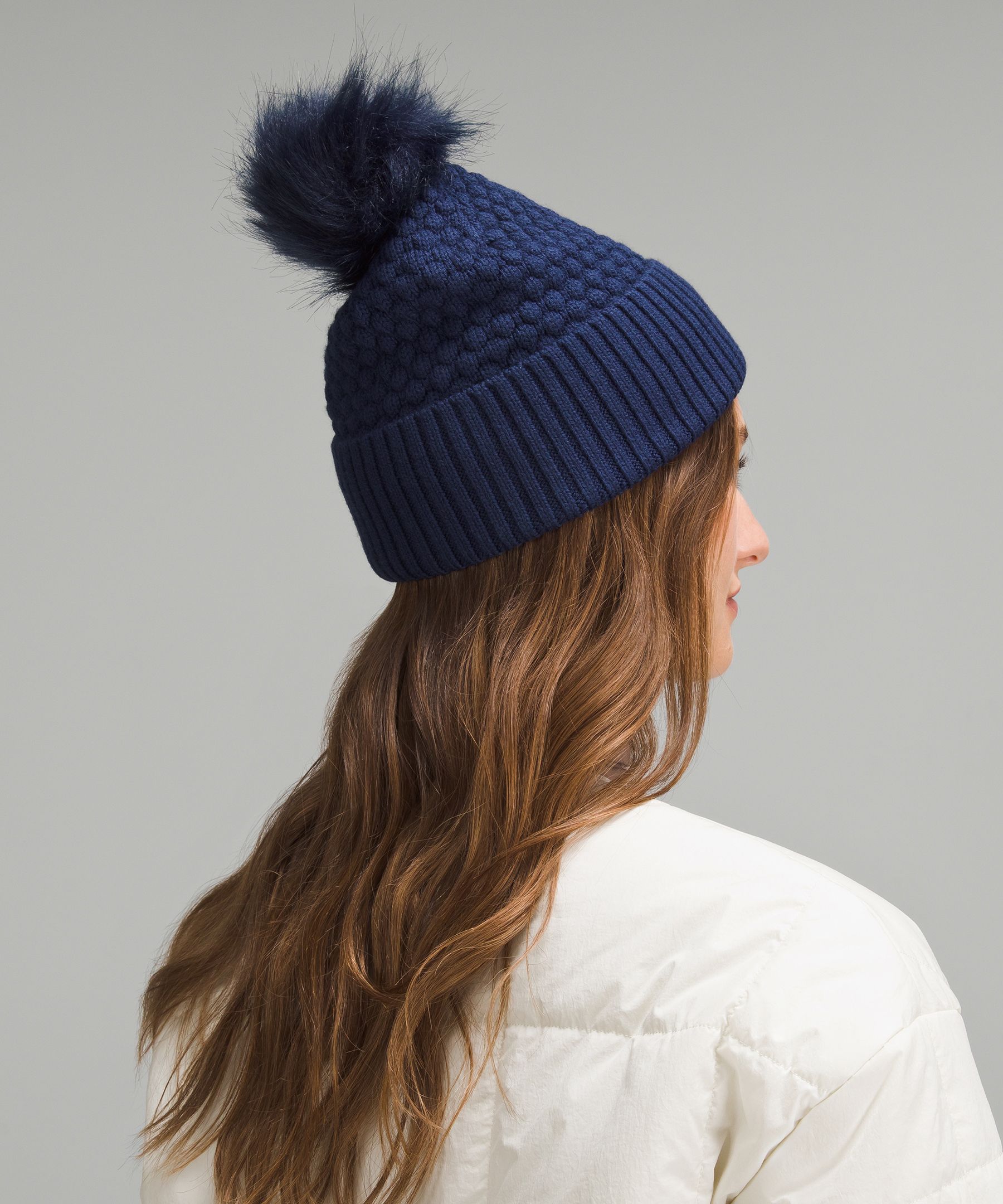 WOMEN'S LULULEMON BUBBLE KNIT POM BEANIE