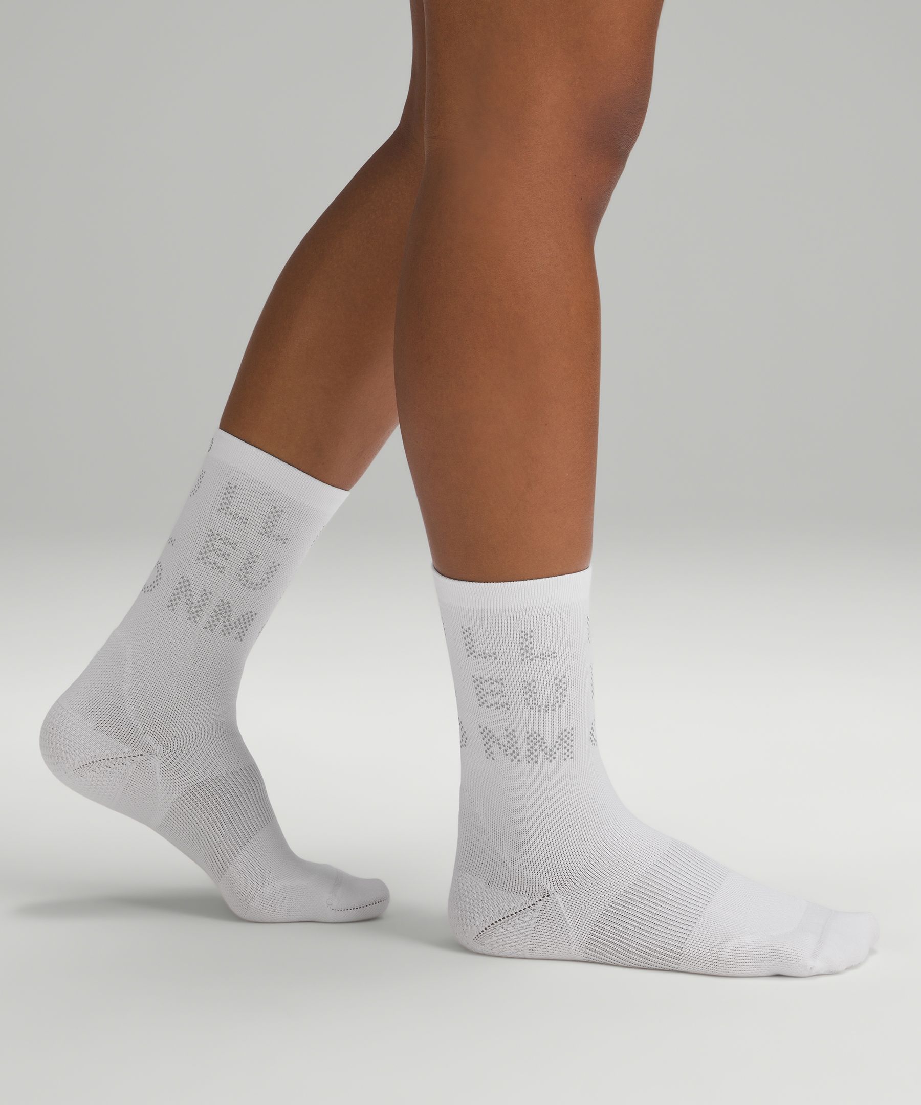 5 reasons to buy/not to buy the Lululemon Power Stride Crew Socks Reflective