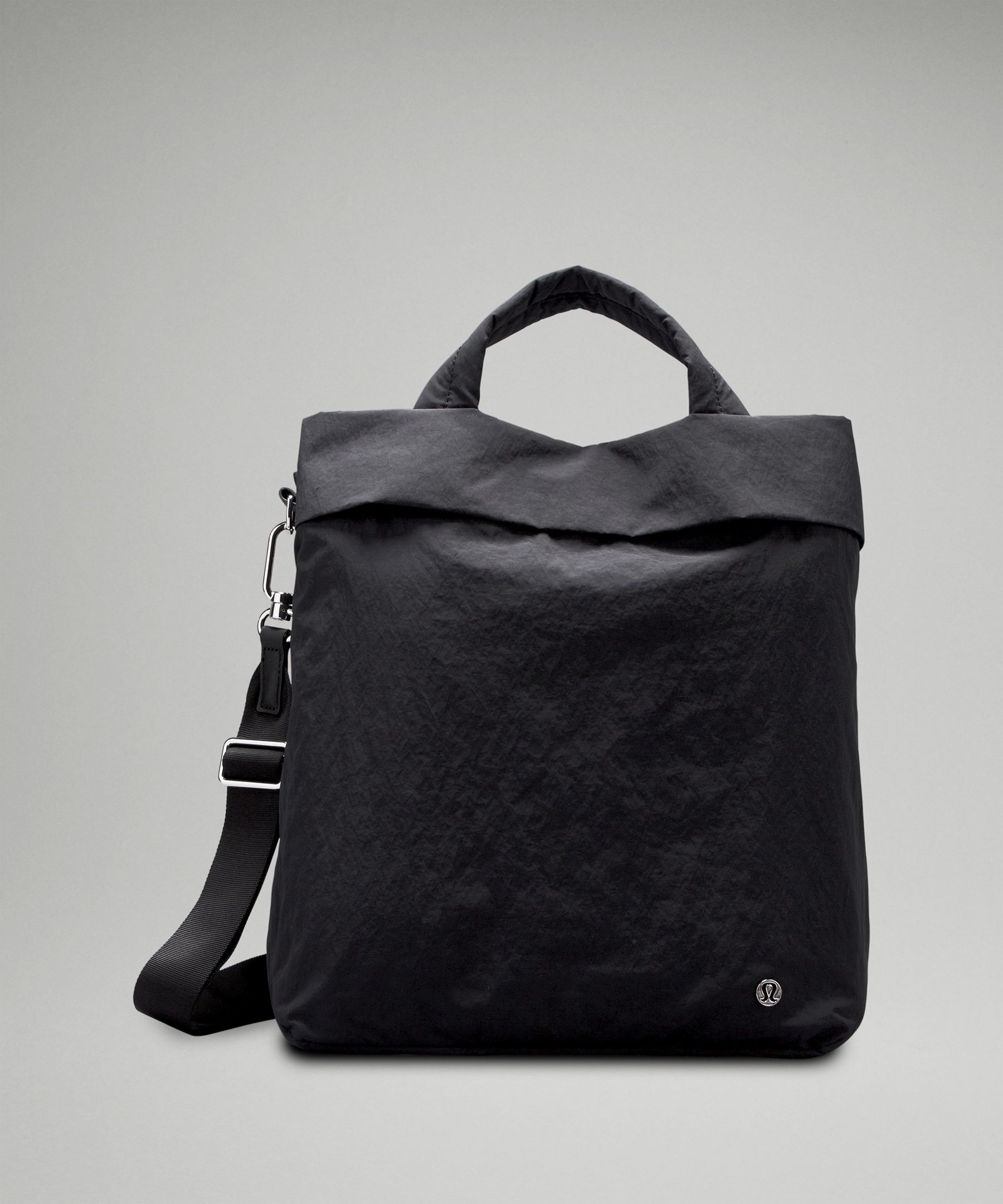 純日本製 Lululemon On My Level Bag 2.0 19L 黒/ゴールド - バッグ