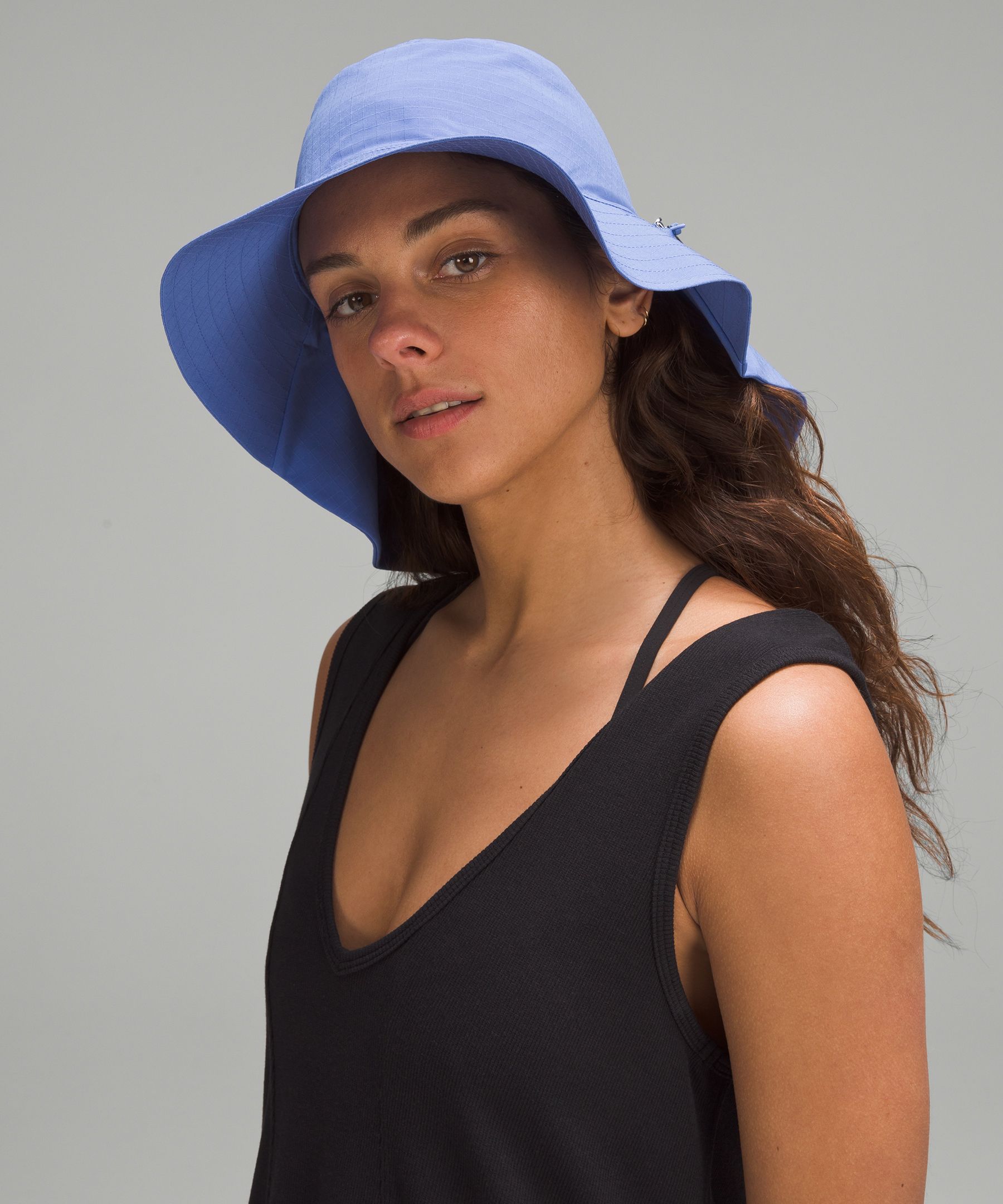 Lululemon Women's Cinchable Wide Brim Bucket Hat. 2