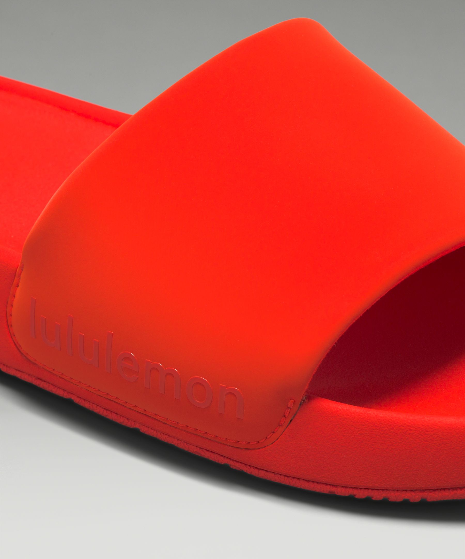 Lululemon flip store flops