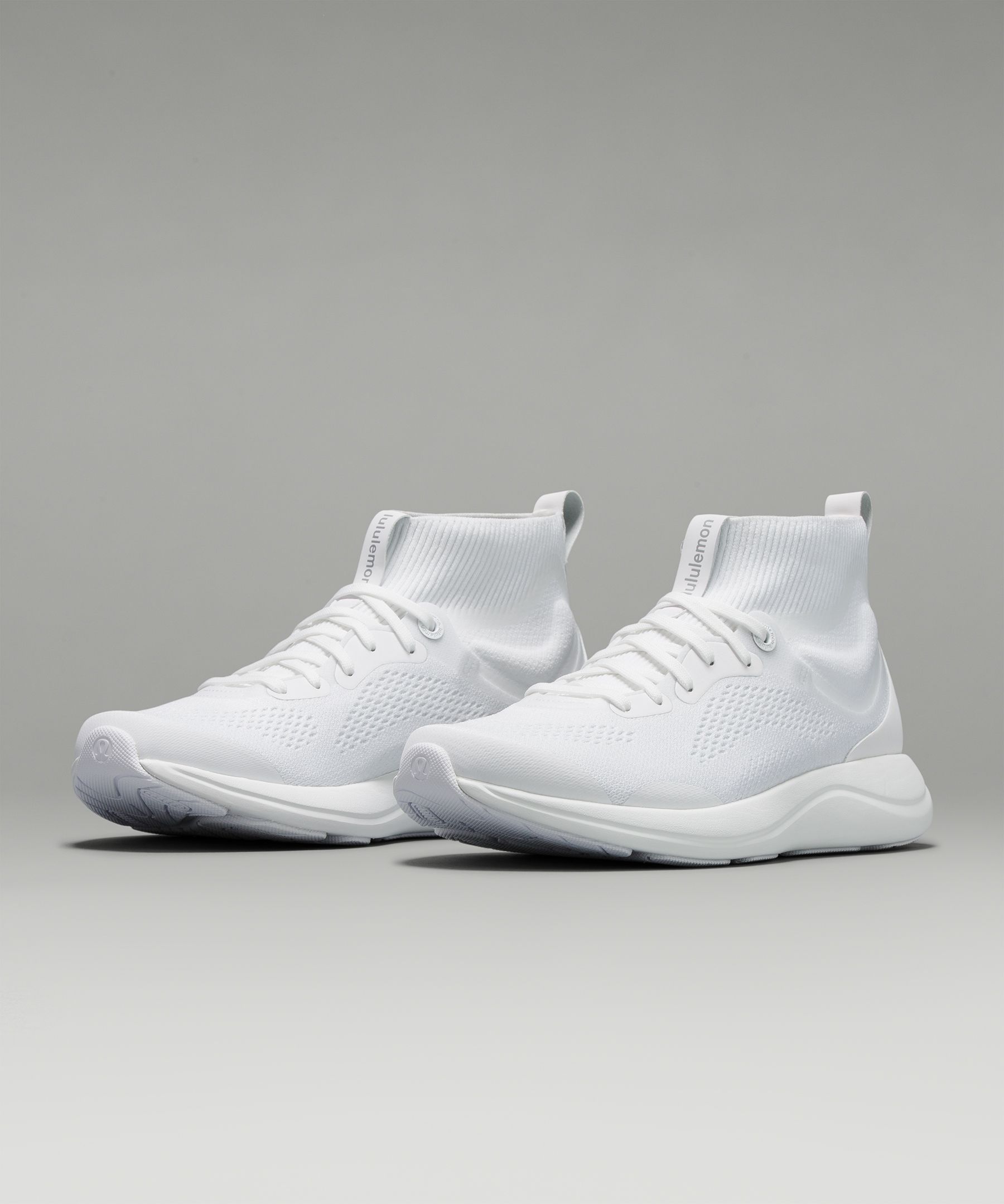 All white hot sale workout shoes