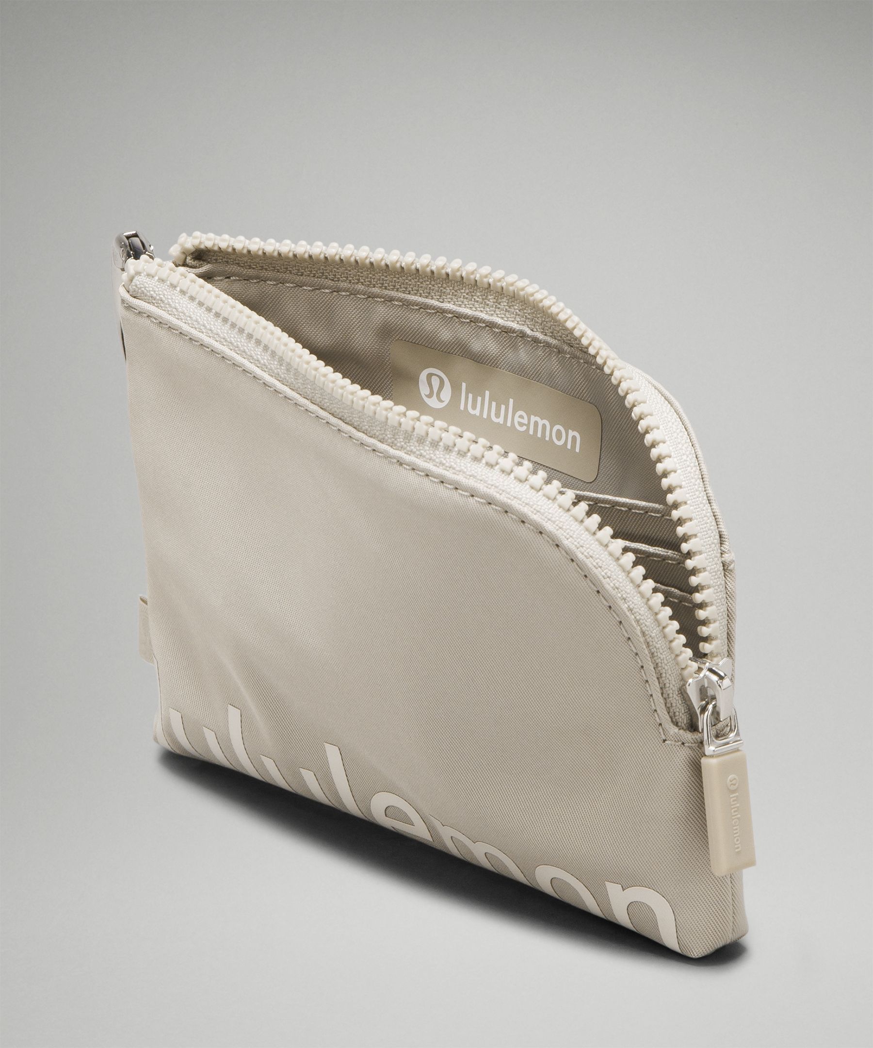 Lululemon athletica Clippable Card Pouch *Manifesto Print