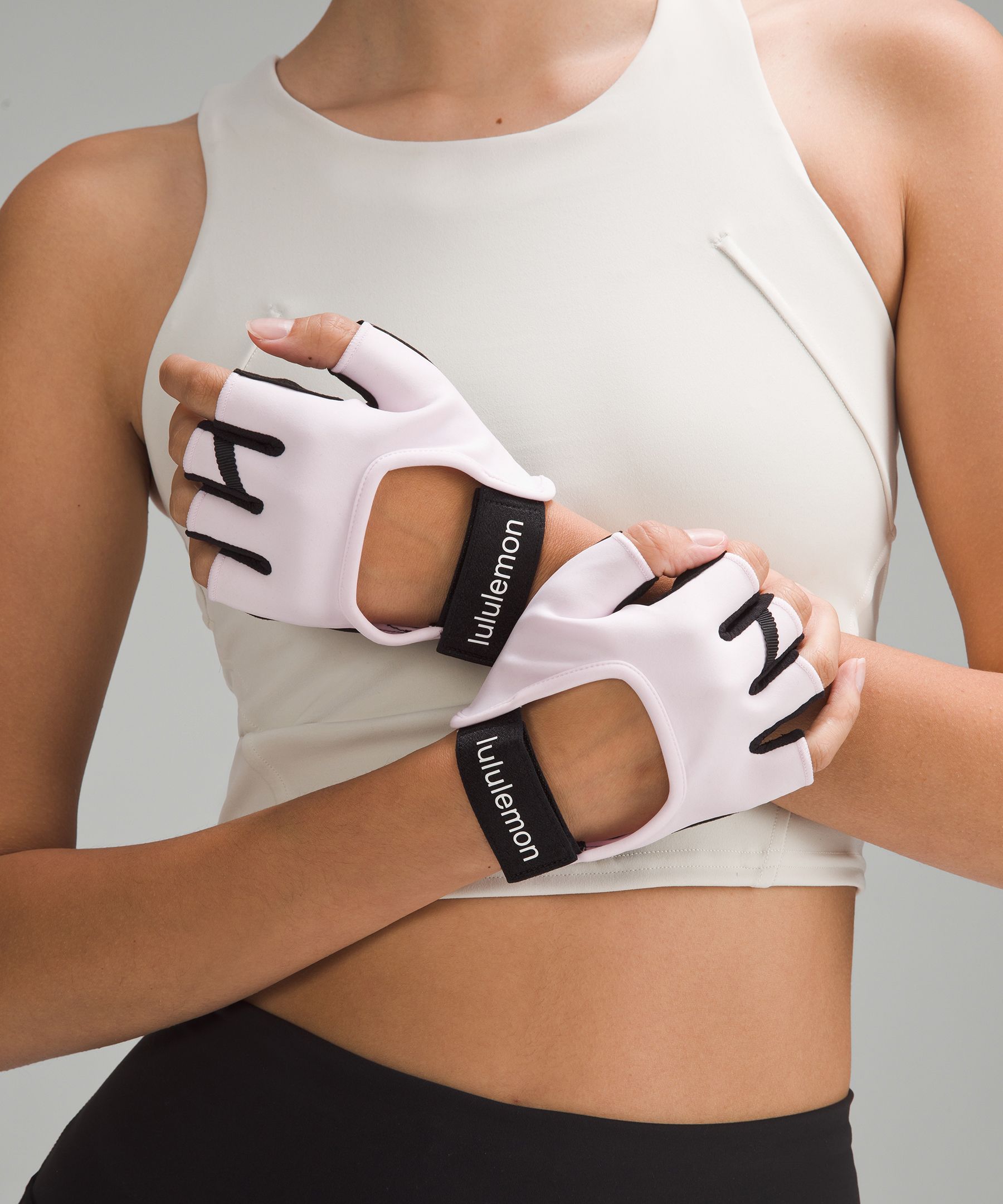 Lululemon store workout gloves