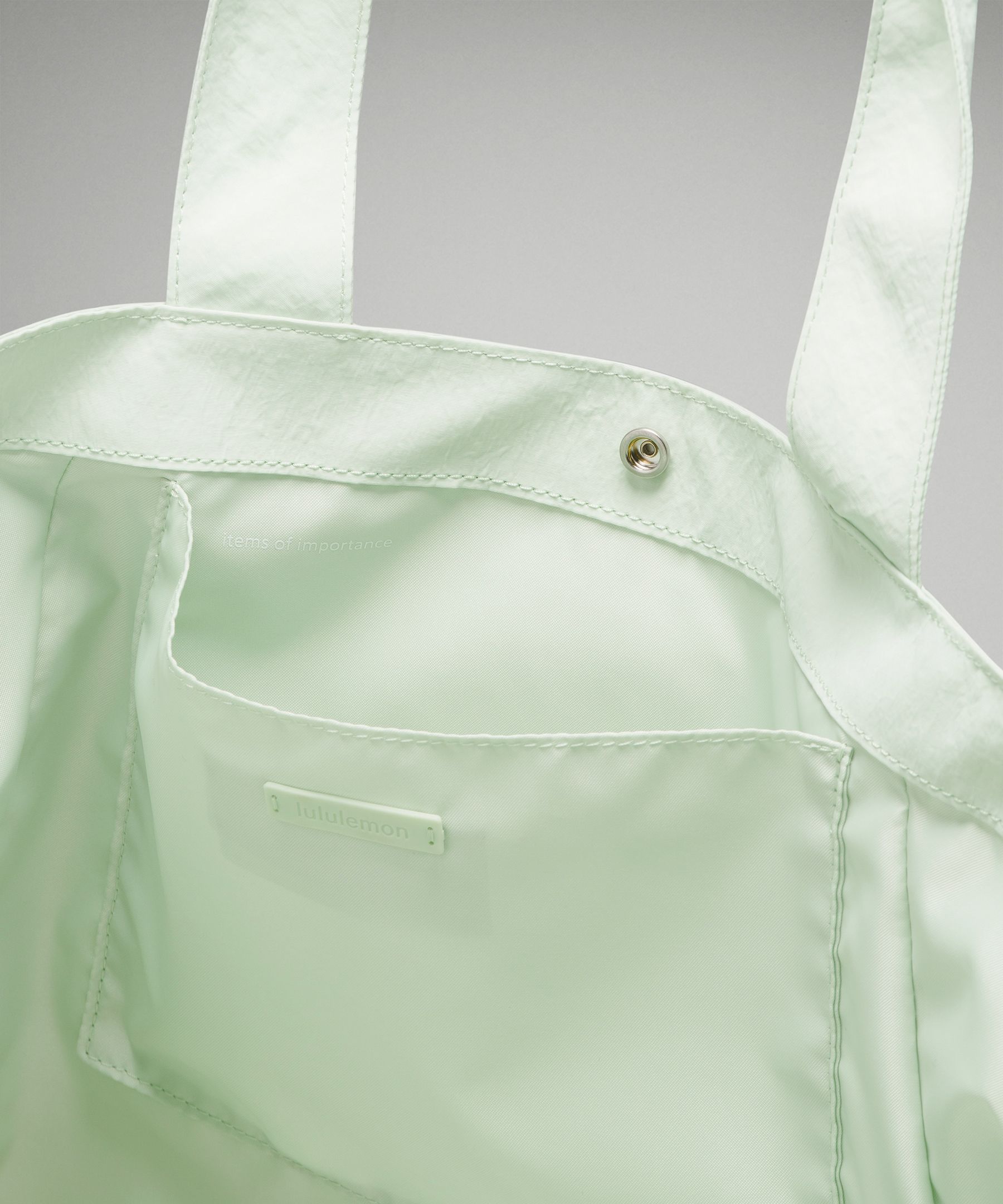 Lululemon Side-Cinch Shopper Bag 18L. 4