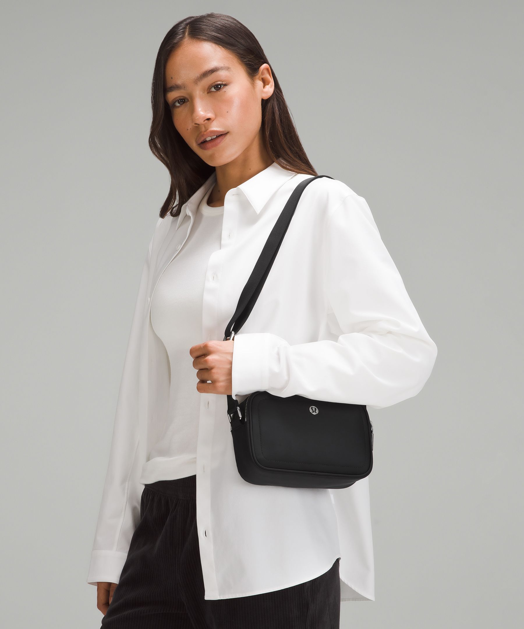 Lululemon small crossbody discount bag