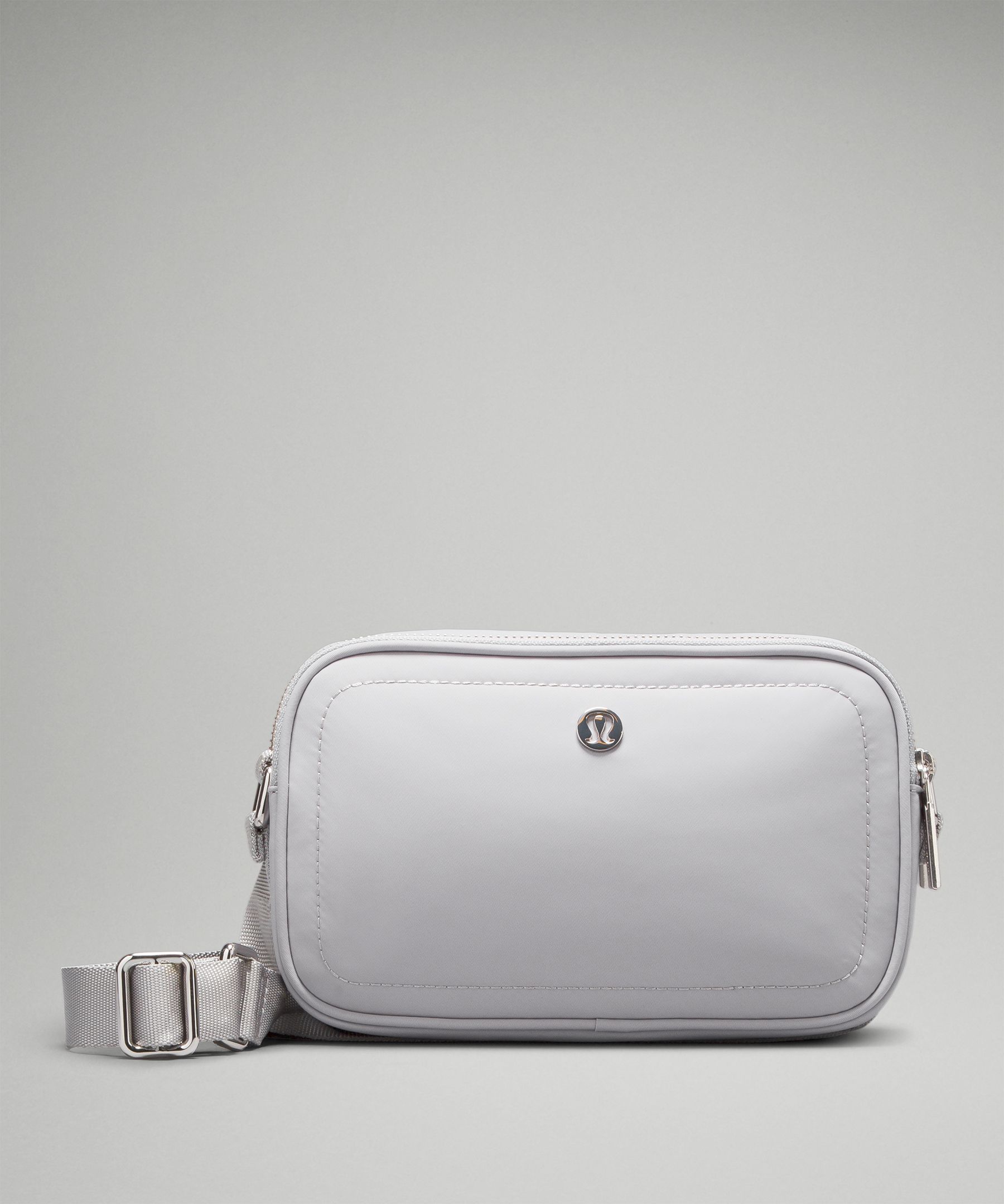 White camera hotsell bag crossbody