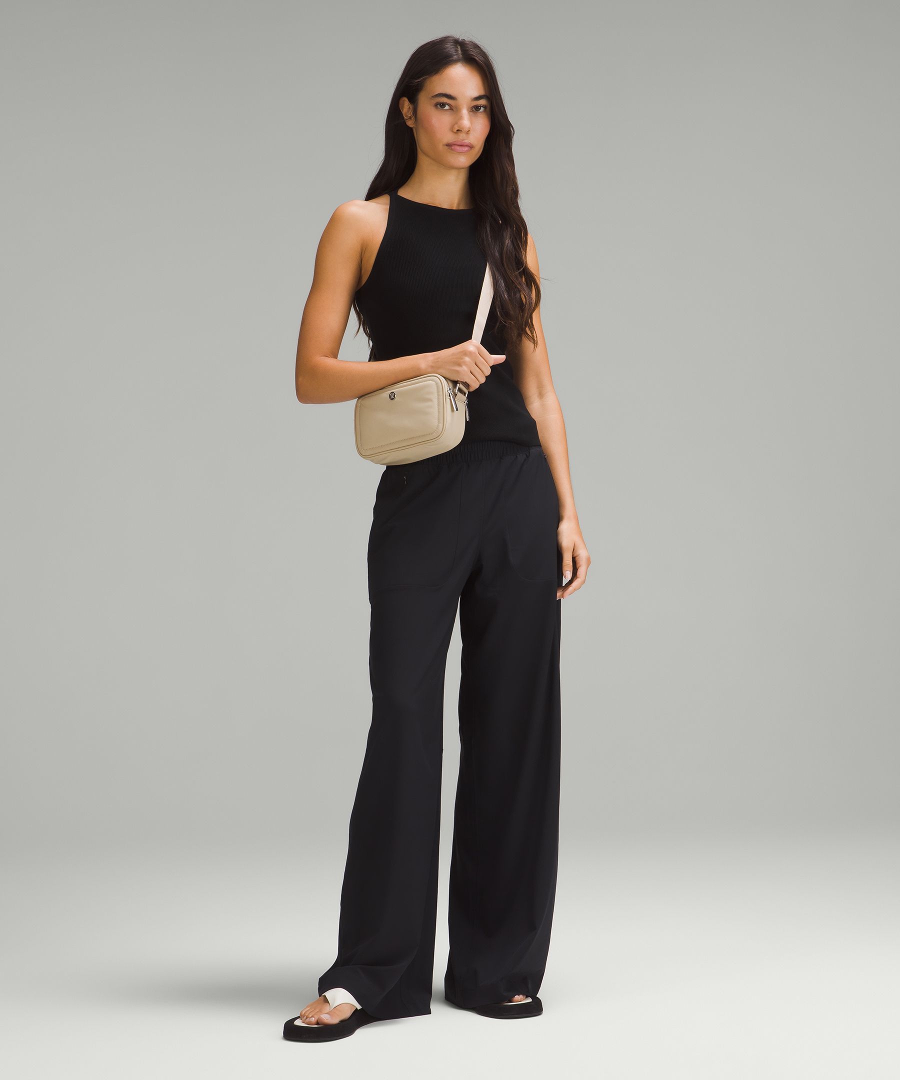 Lululemon Crossbody Camera Bag 2L. 2