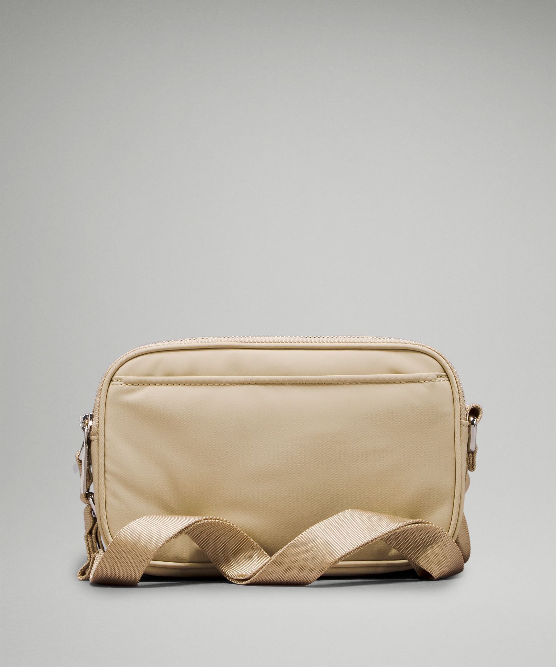 Lululemon Crossbody Camera Bag 2L. 3