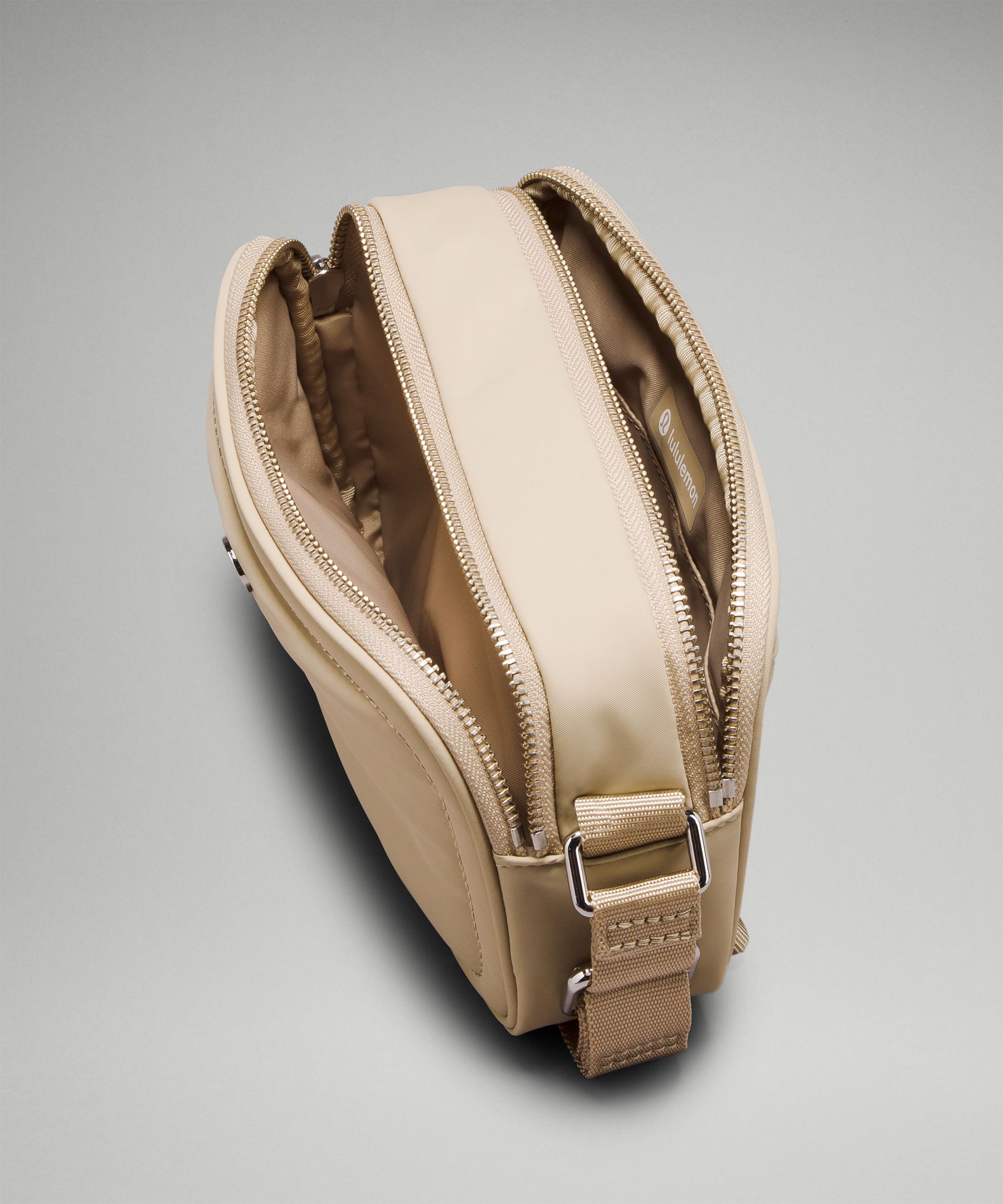 Lululemon Crossbody Camera Bag 2L. 4