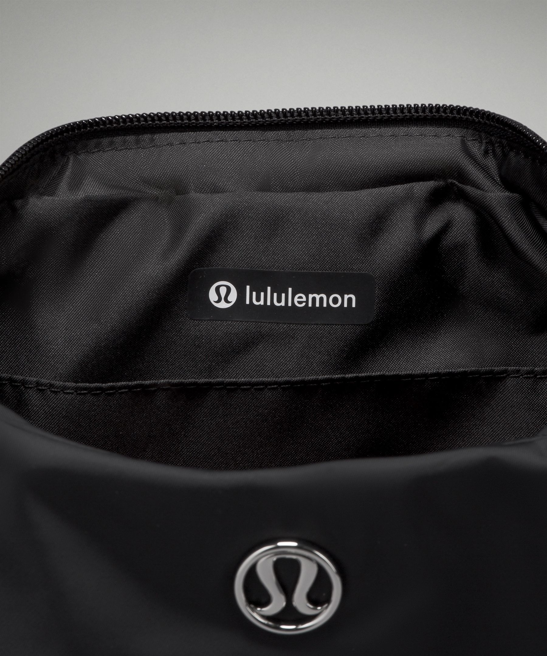 Mini Shoulder Bag 4L!! Review : r/lululemon