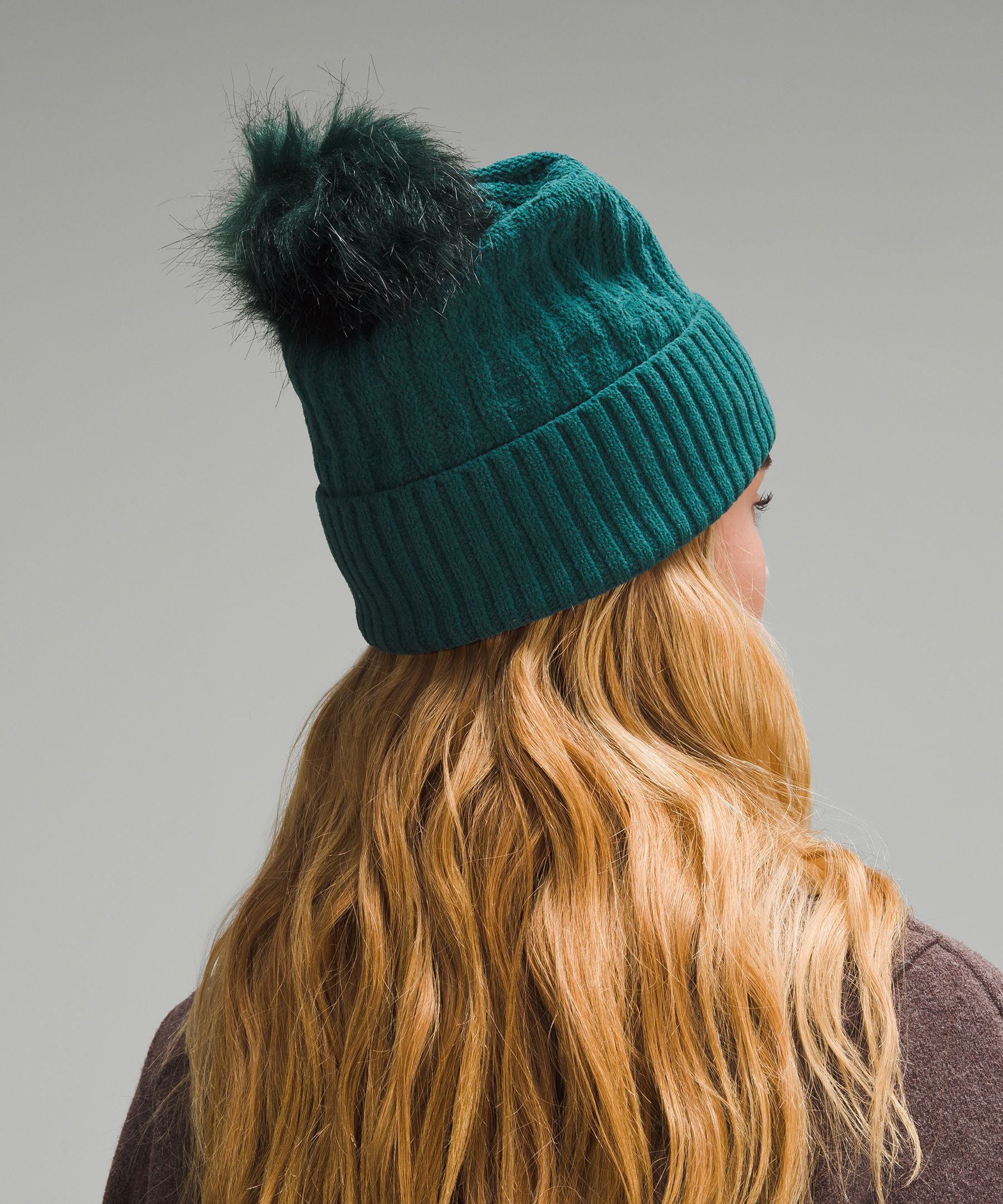 Women's Cable Knit Pom Beanie